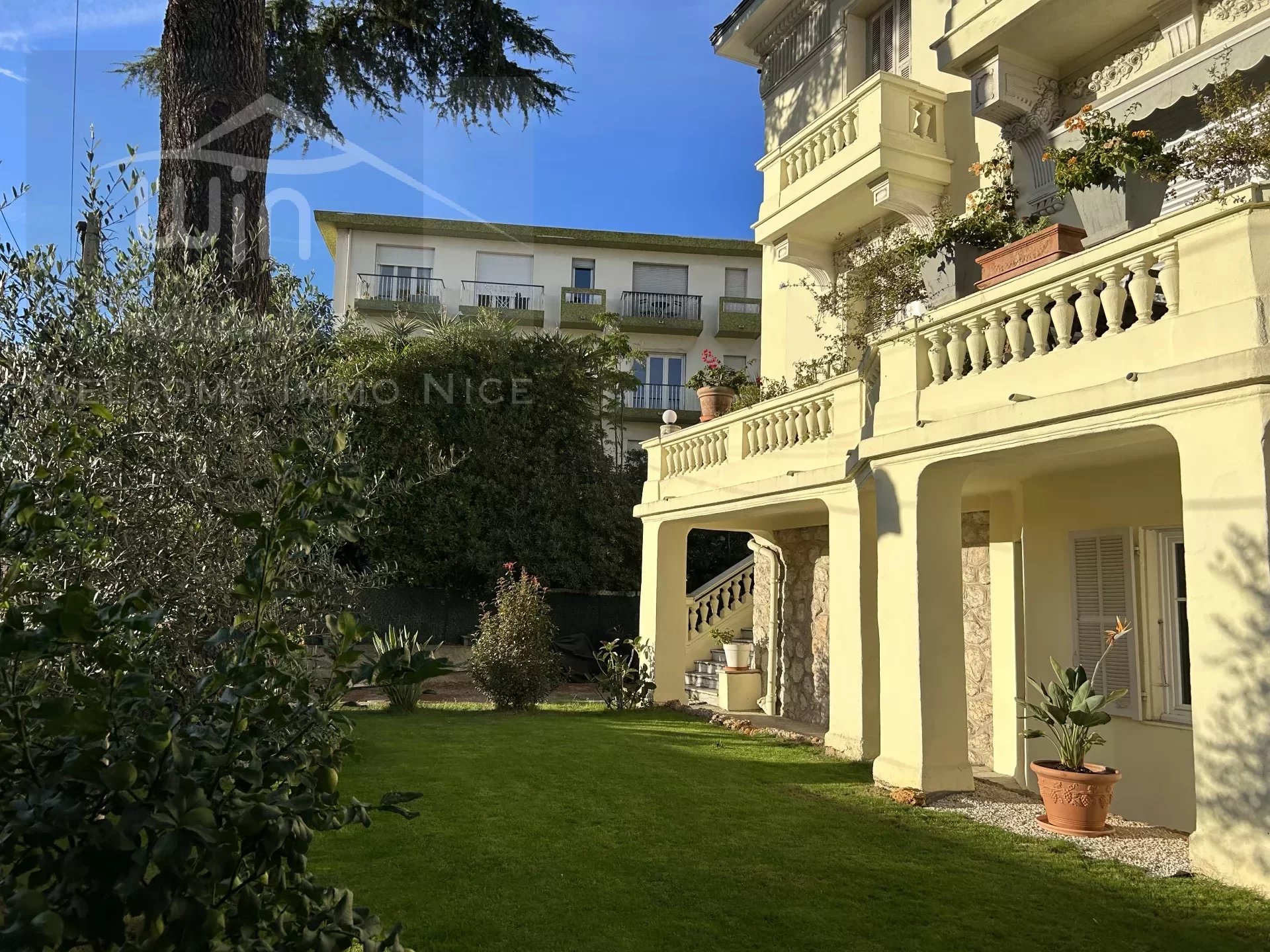 Appartement de villa 135m2  rez de jardin Nice