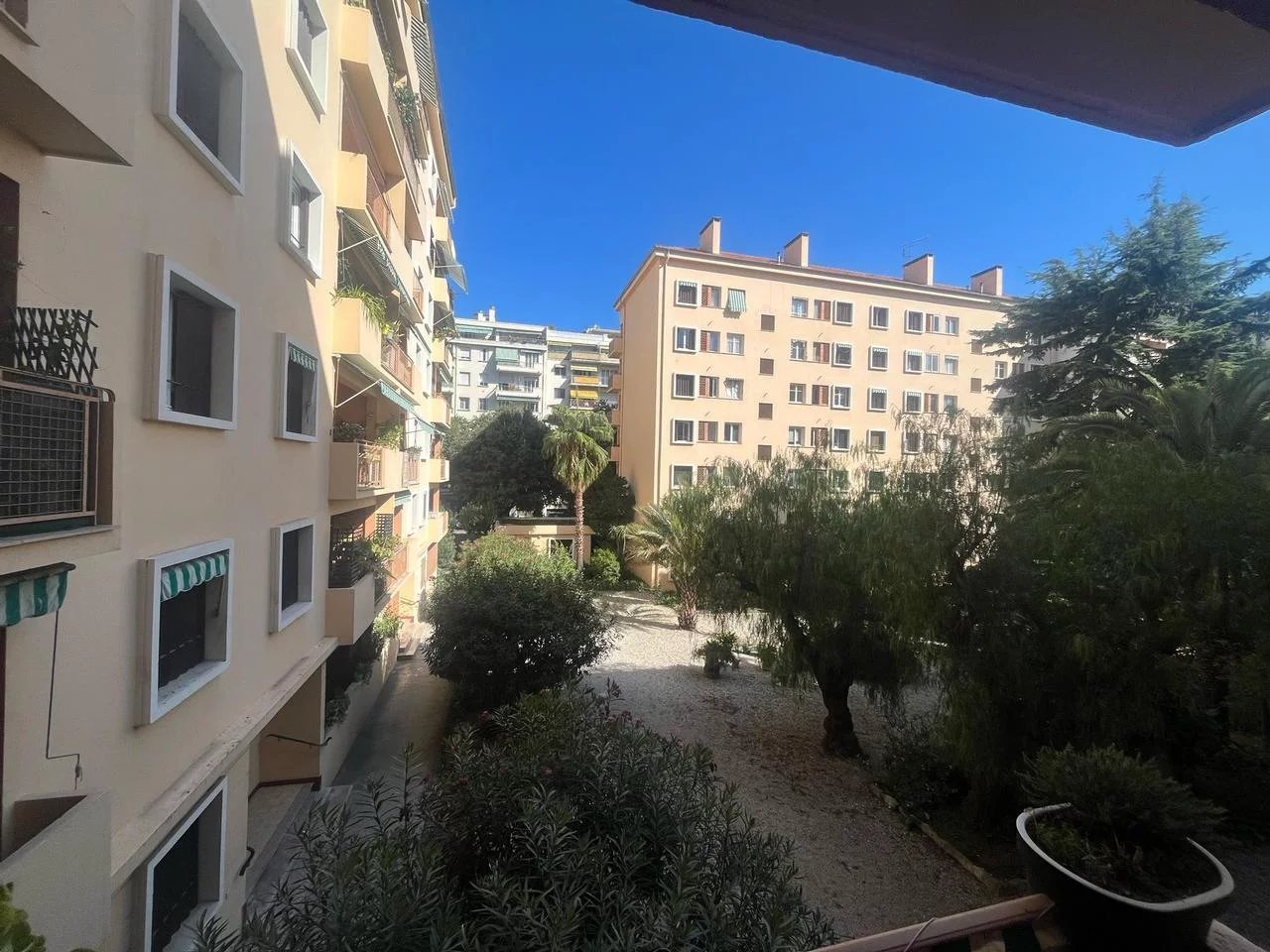Appartement  5 Rooms 78.5m2  for sale   354 000 €