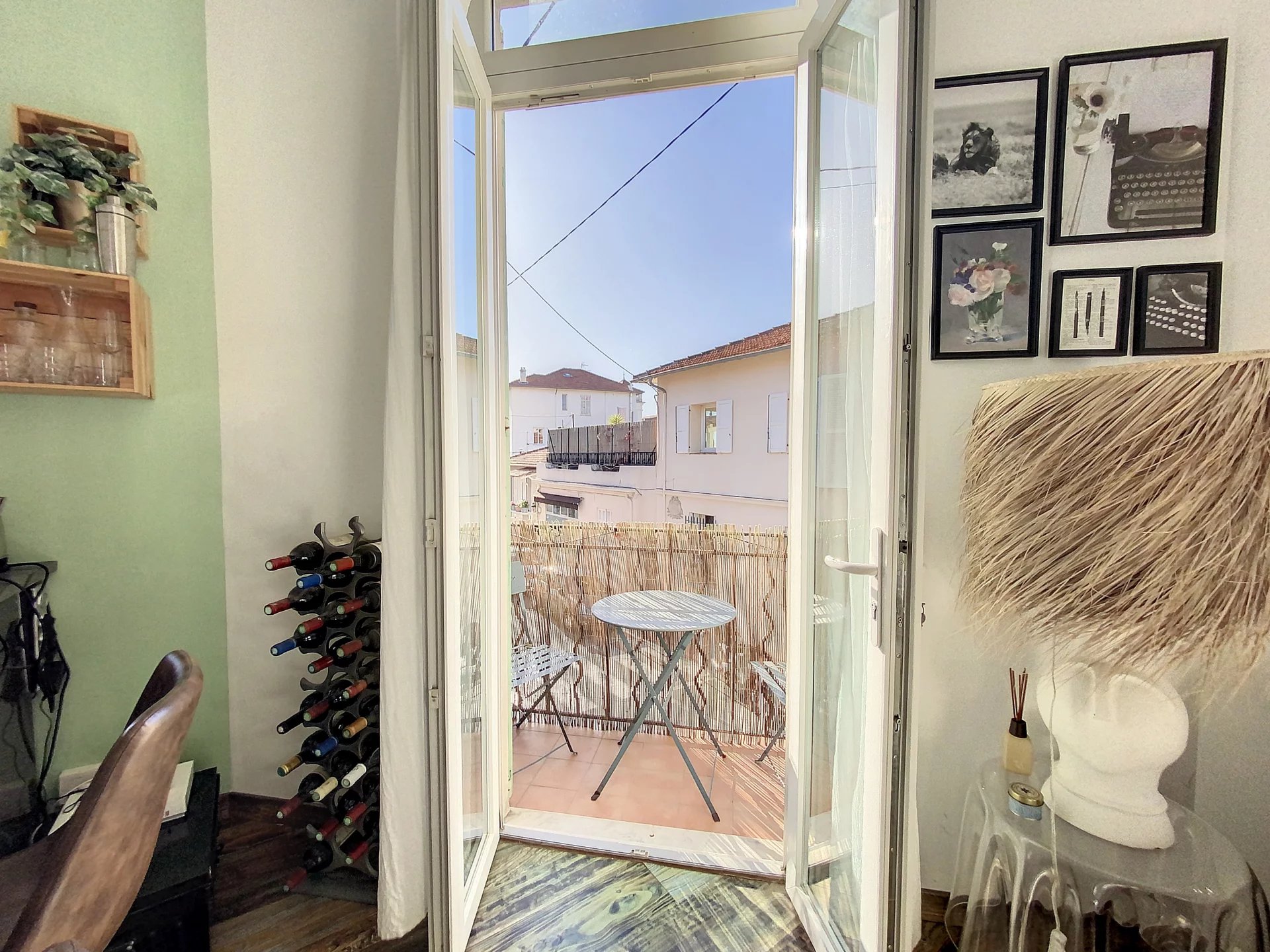 UNDER OFFER - CANNES - Bright 3 room flat