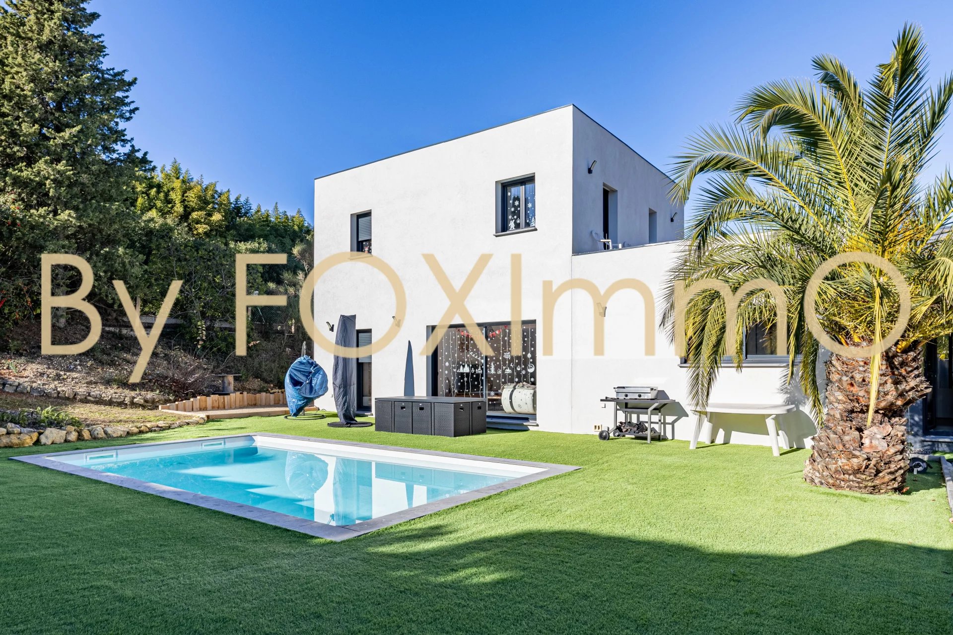 Sur la Côte d'Azur, superbe villa contemporaine de 127m² avec piscine