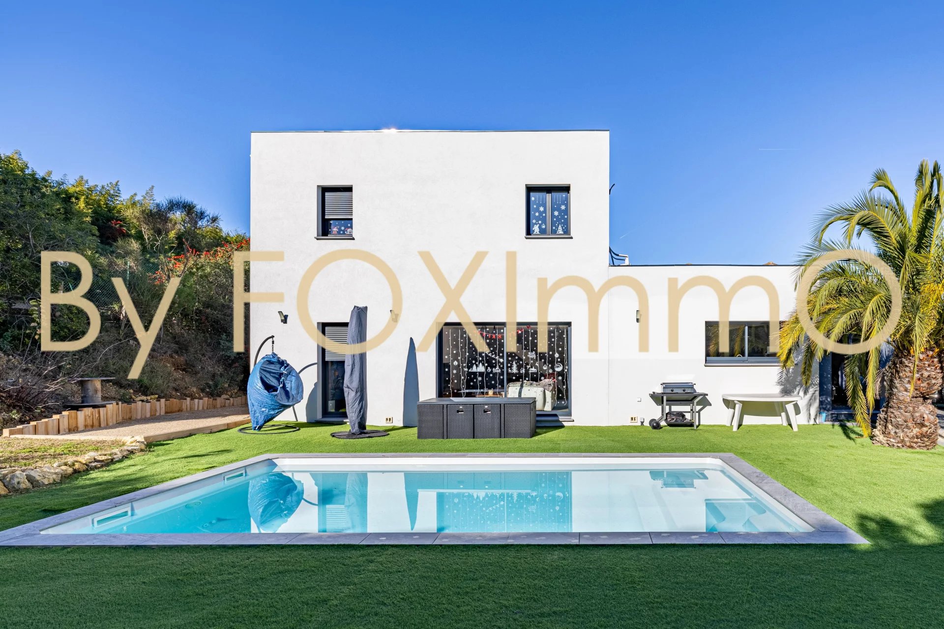 Sur la Côte d'Azur, superbe villa contemporaine de 127m² avec piscine