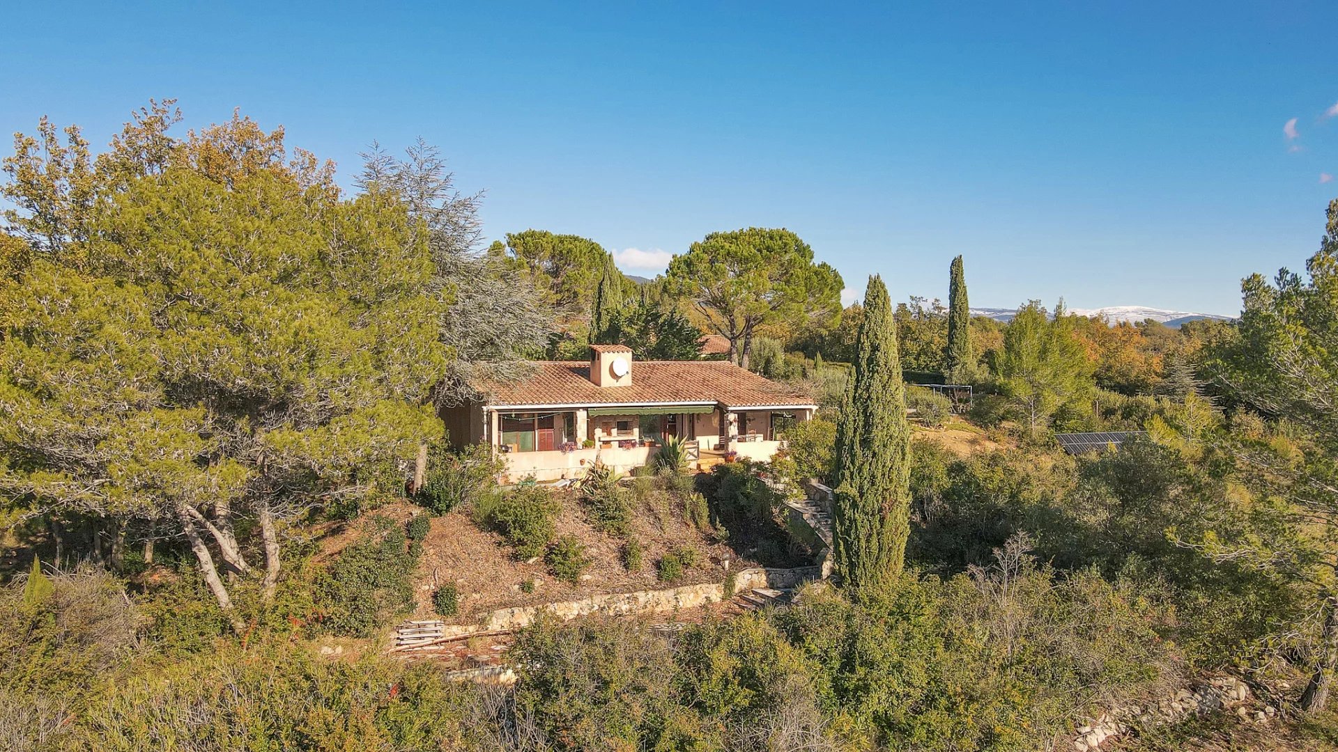 In de Provence, gelijkvloerse villa met  prachtig uitzicht, op het zuiden gelegen