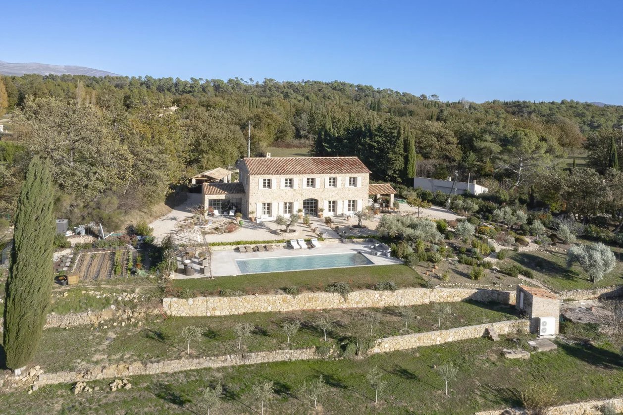 Gorgeous stone property with beautiful views in a sought after neighbourhood - Tourrettes