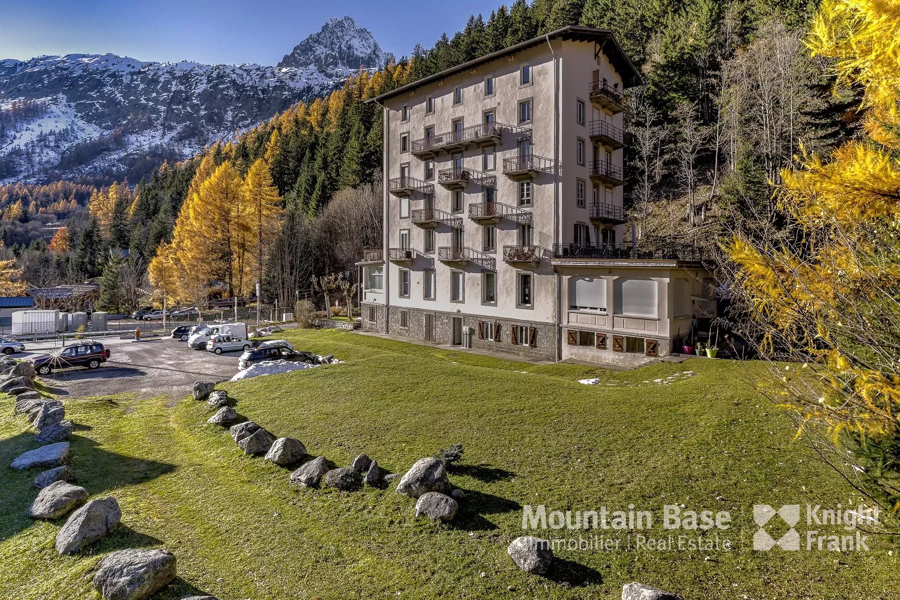 Large renovated three bedroom apartment Accommodation in Chamonix