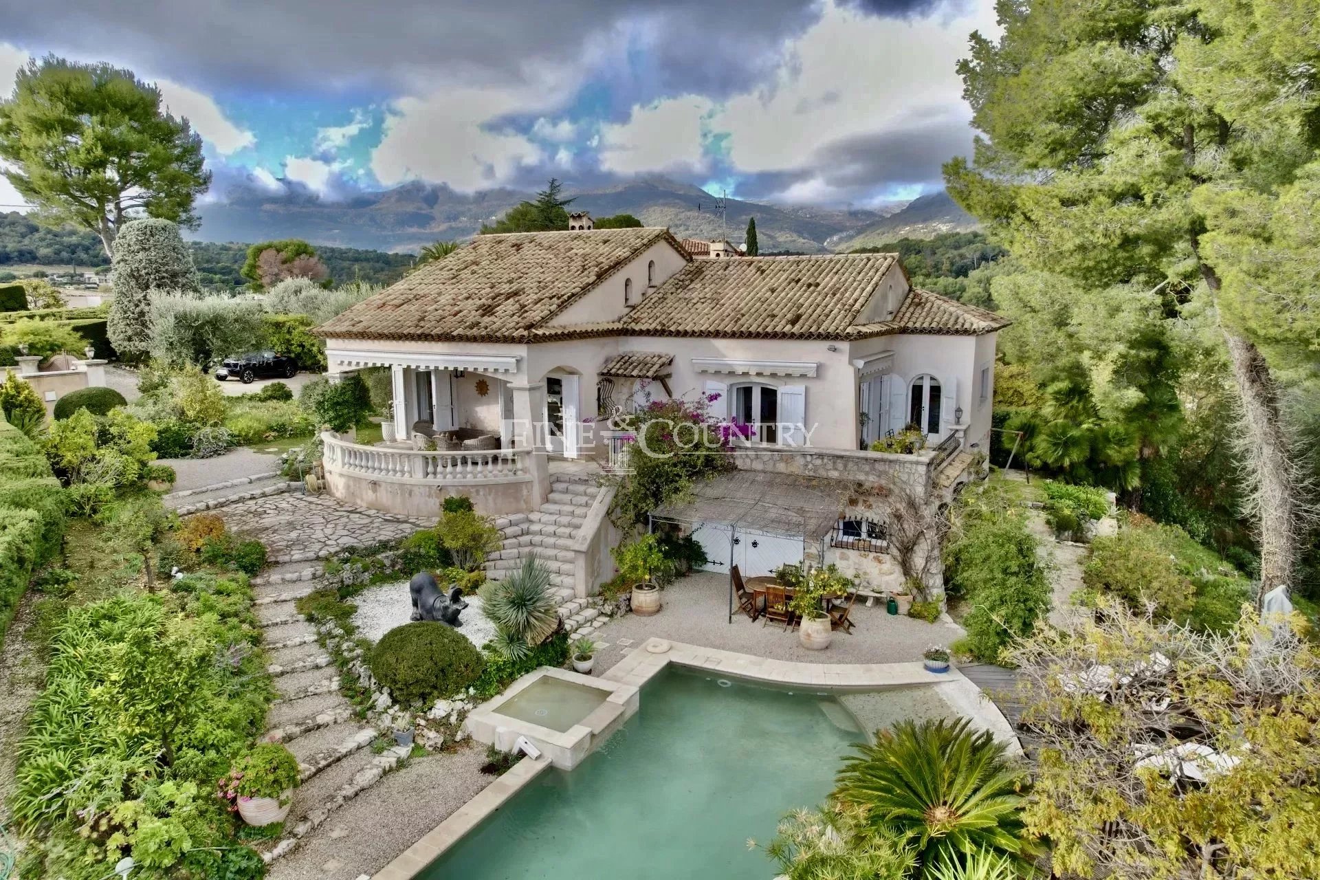 Charming villa for sale in St Paul de Vence Accommodation in Cannes