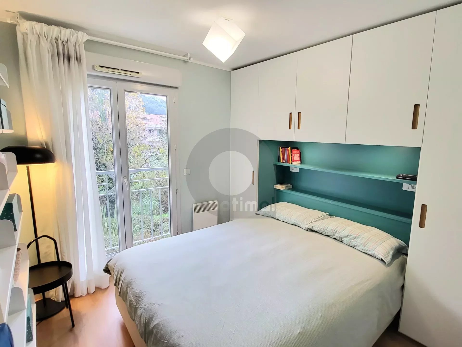 Roquebrune - 2 bedroom apartment - terrace - garage