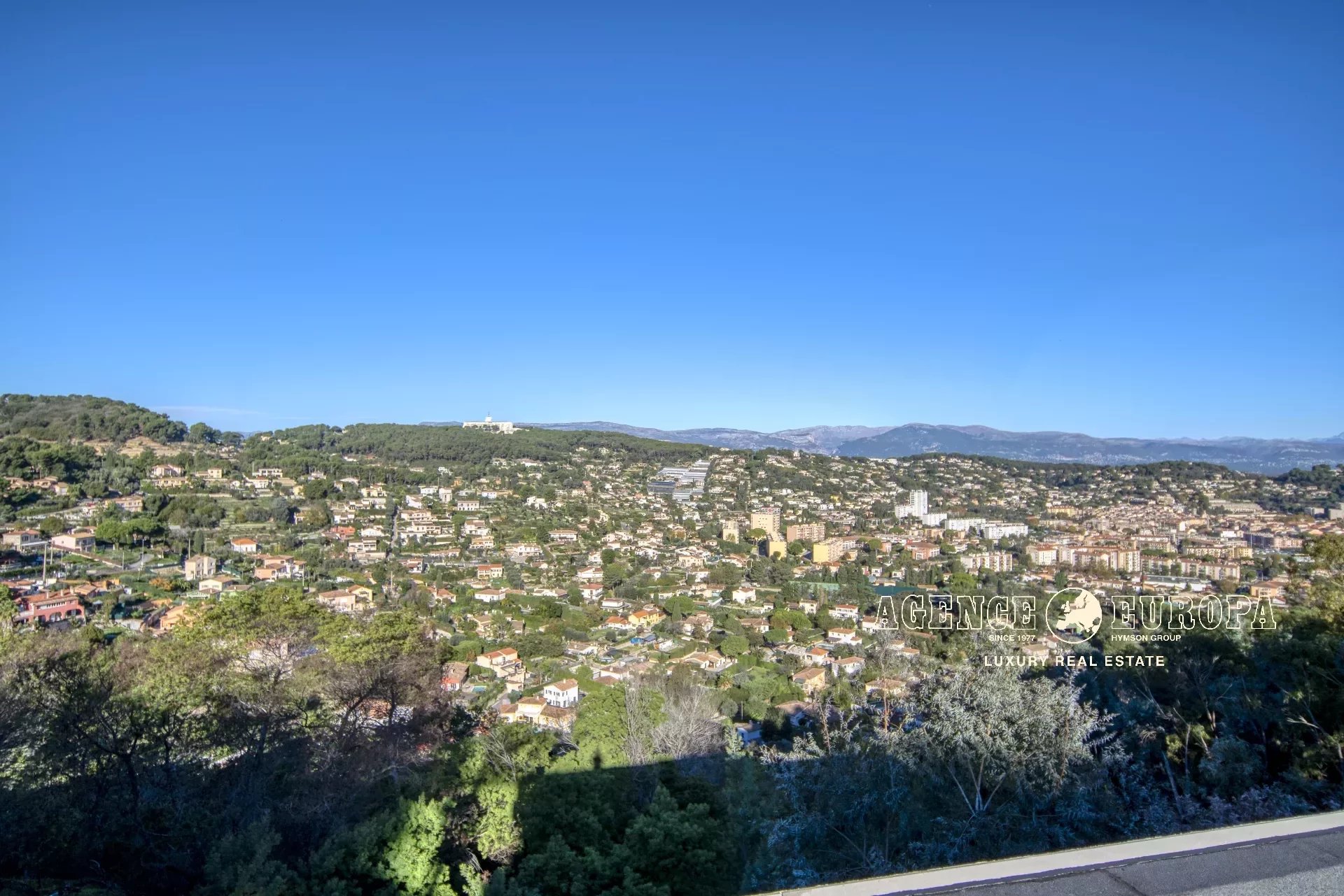 SUPER-CANNES - CONTEMPORARY STYLE - PANORAMIC VIEW