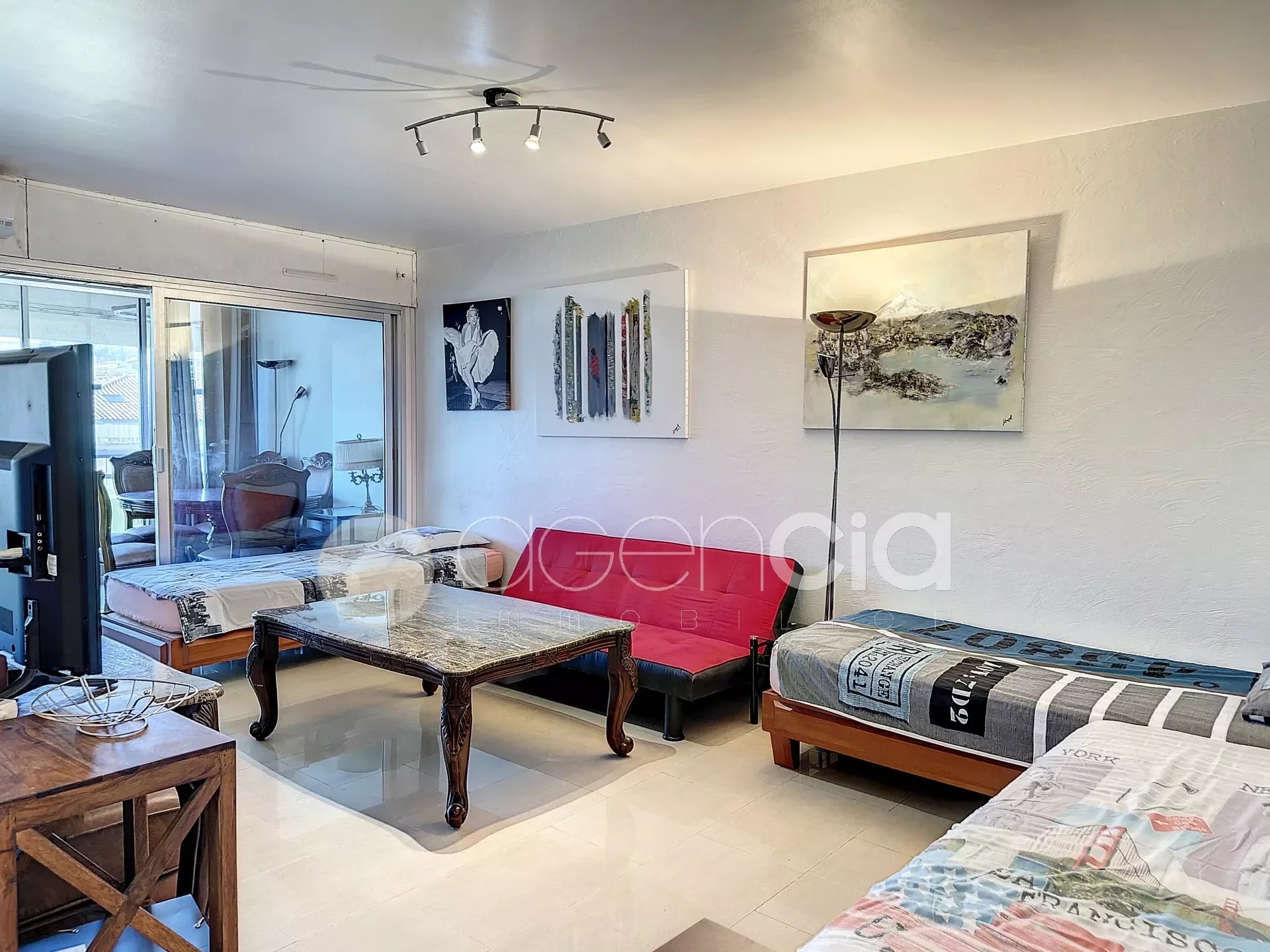 LARGE 2 ROOM APARTMENT IN DOWNTOWN CANNES - LUXURY RESIDENCE