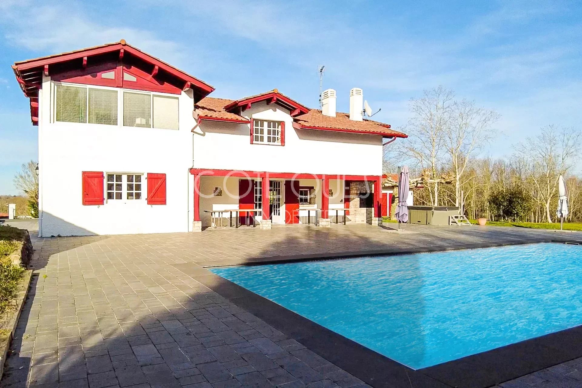 ARCANGUES NEAR BIARRITZ – A PROPERTY WITH A SWIMMING POOL