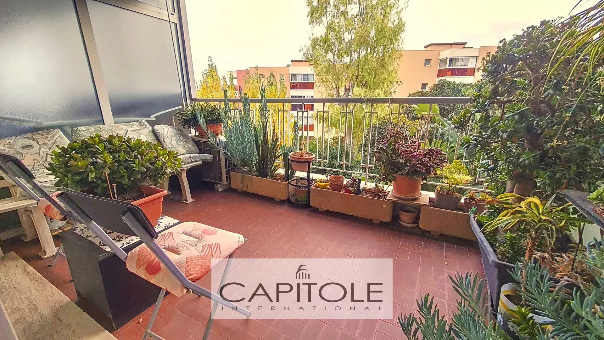 ANTIBES - FOR SALE 2-bedrooms 72 sqm, south facing, with cellar and parking