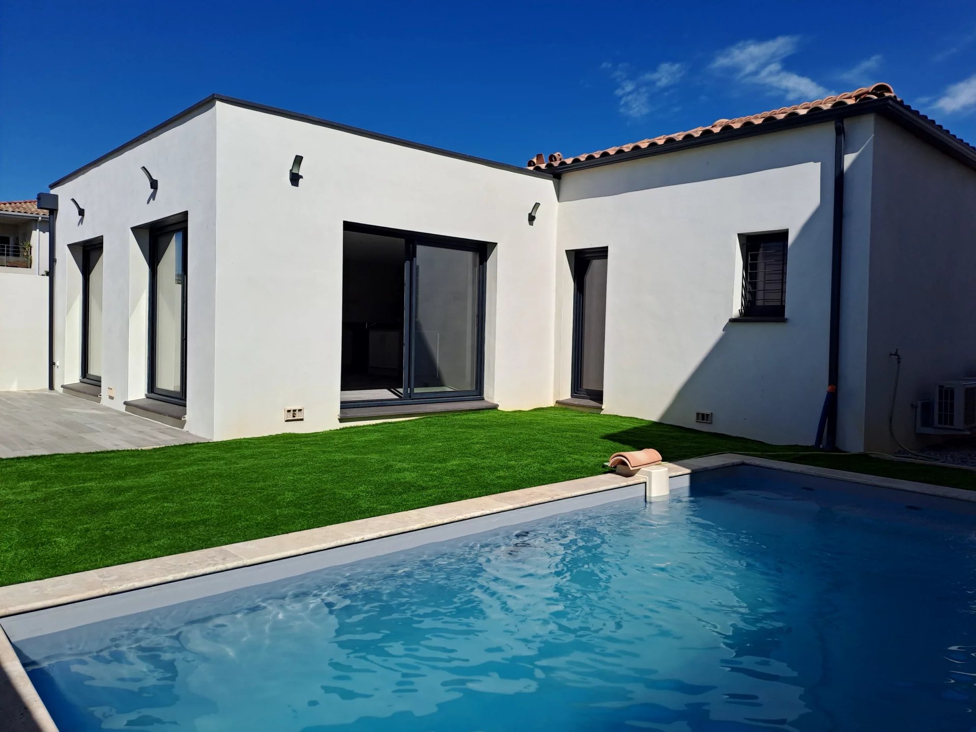 Villa neuve T4 avec piscine et jardin