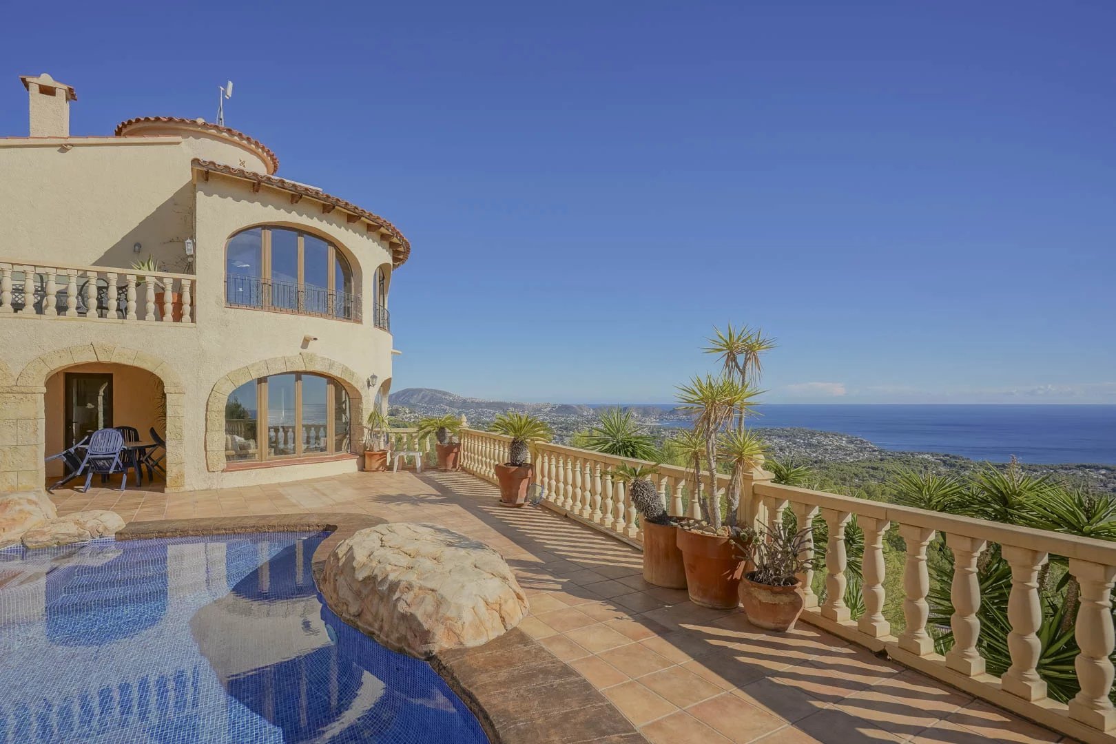 Villa traditionnelle avec vue panoramique sur la mer