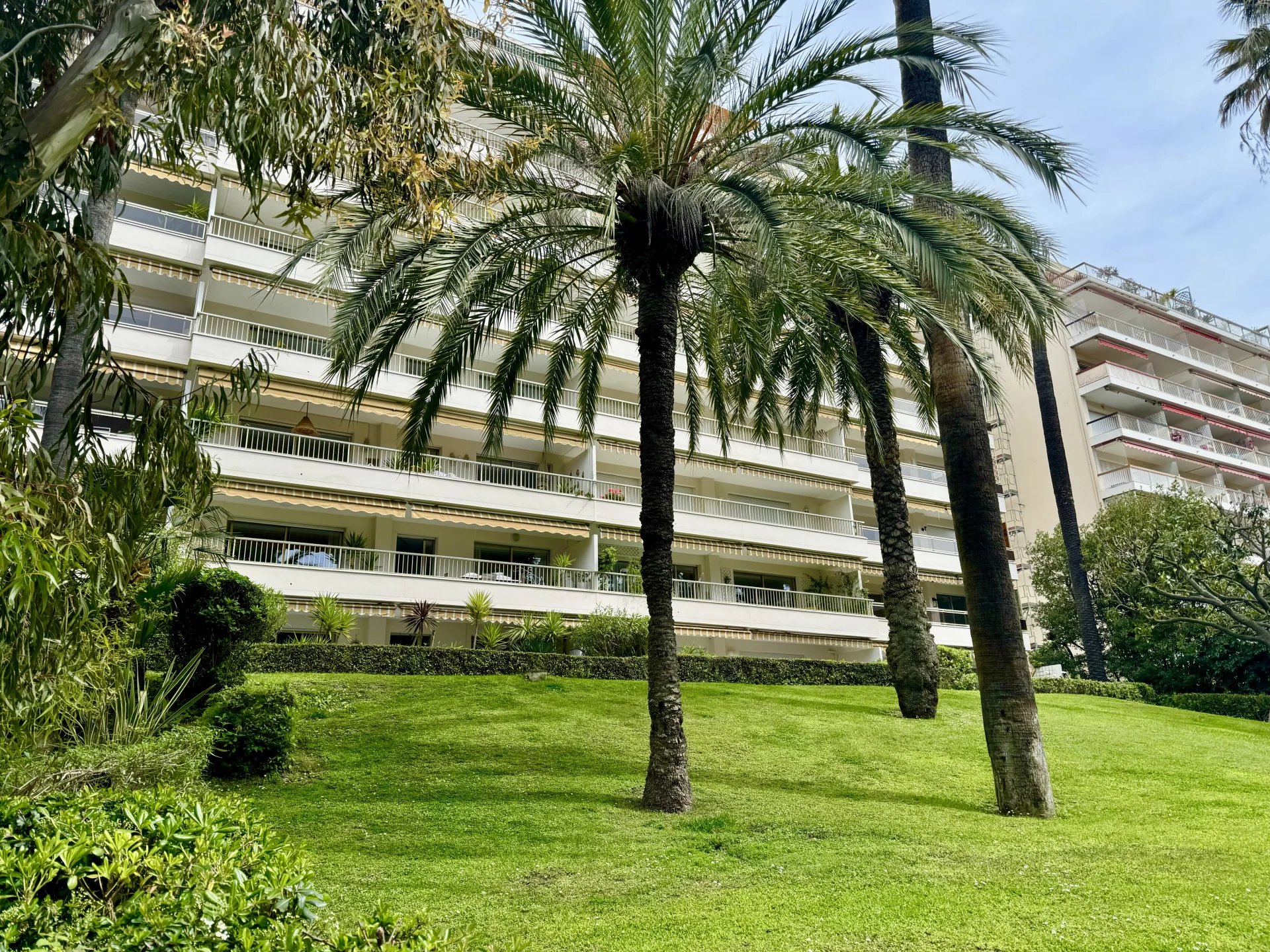 CANNES SALE appartment 2P IN RDJ  SOUTH