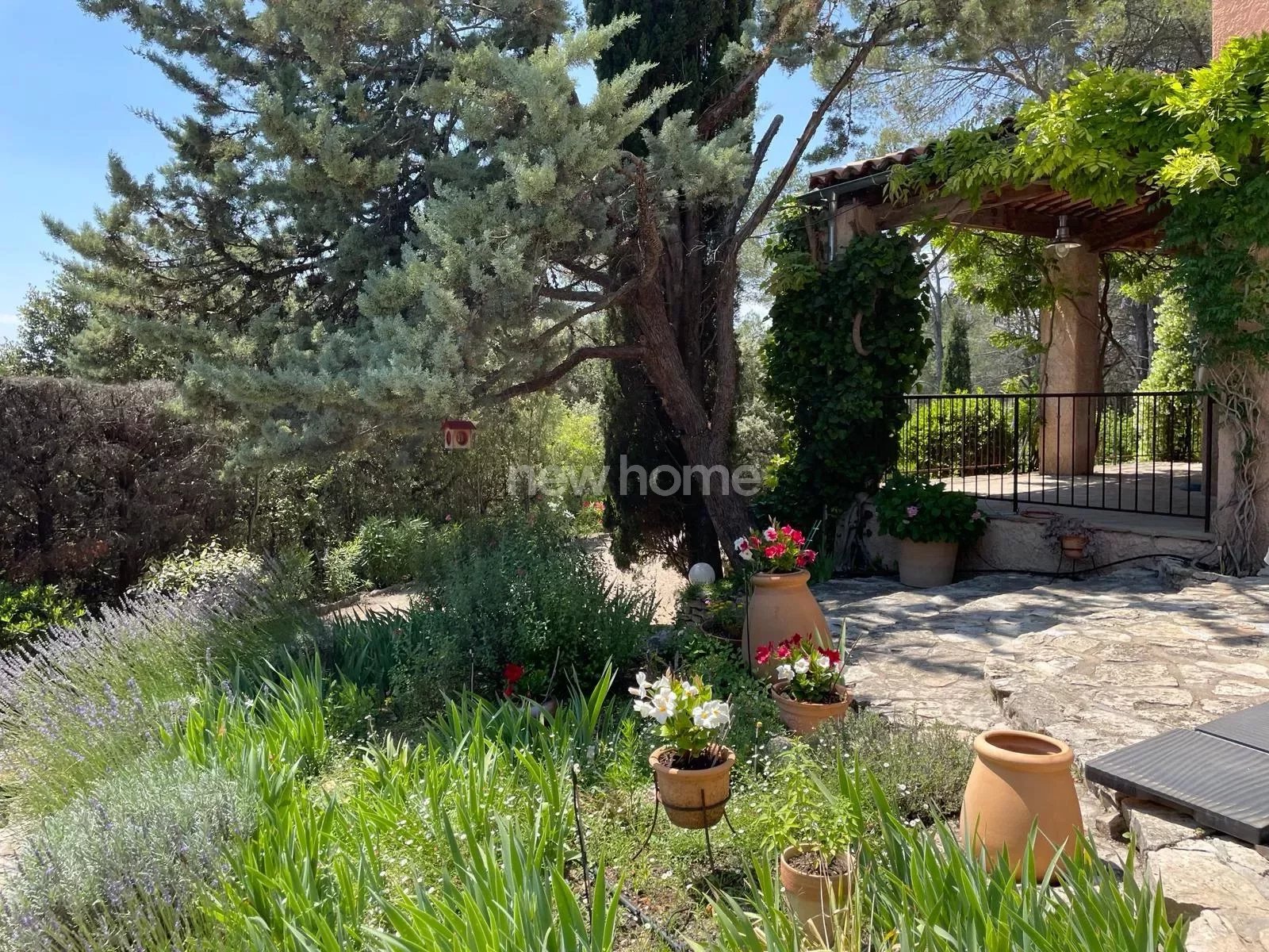 BEAUTIFUL CHARMING BASTIDE IN A RESIDENTIAL AREA