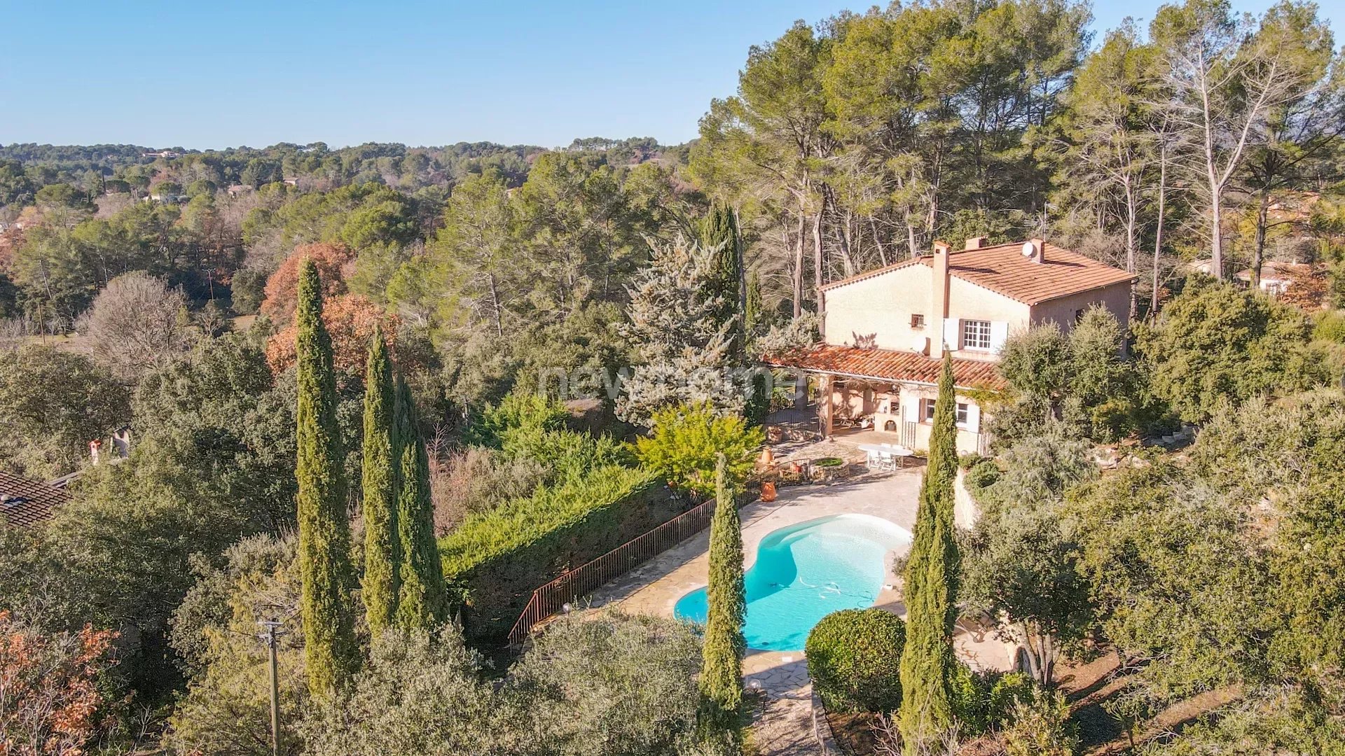 BEAUTIFUL CHARMING BASTIDE IN A RESIDENTIAL AREA