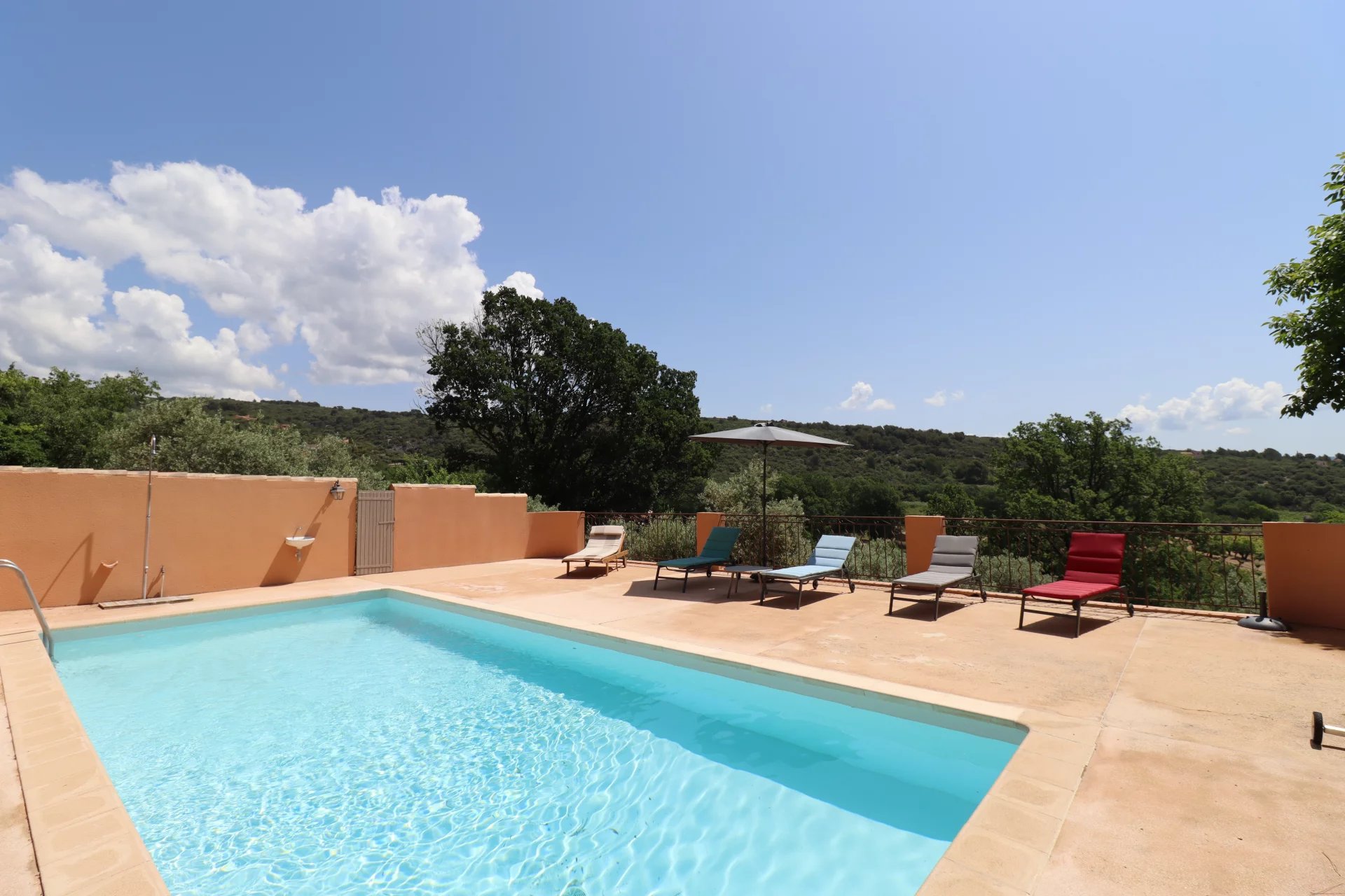 Saint Saturnin les Apt, magnificent property with view and swimming pool