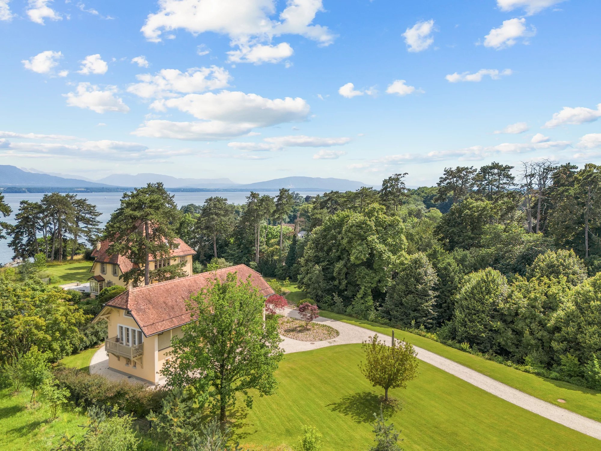 Sumptuous Master property with panoramic views of Lake Geneva