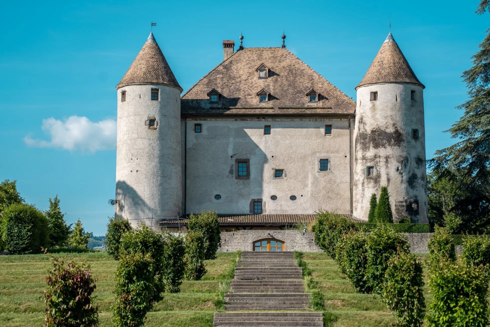 Haute-Savoie, rare 15th century chateau