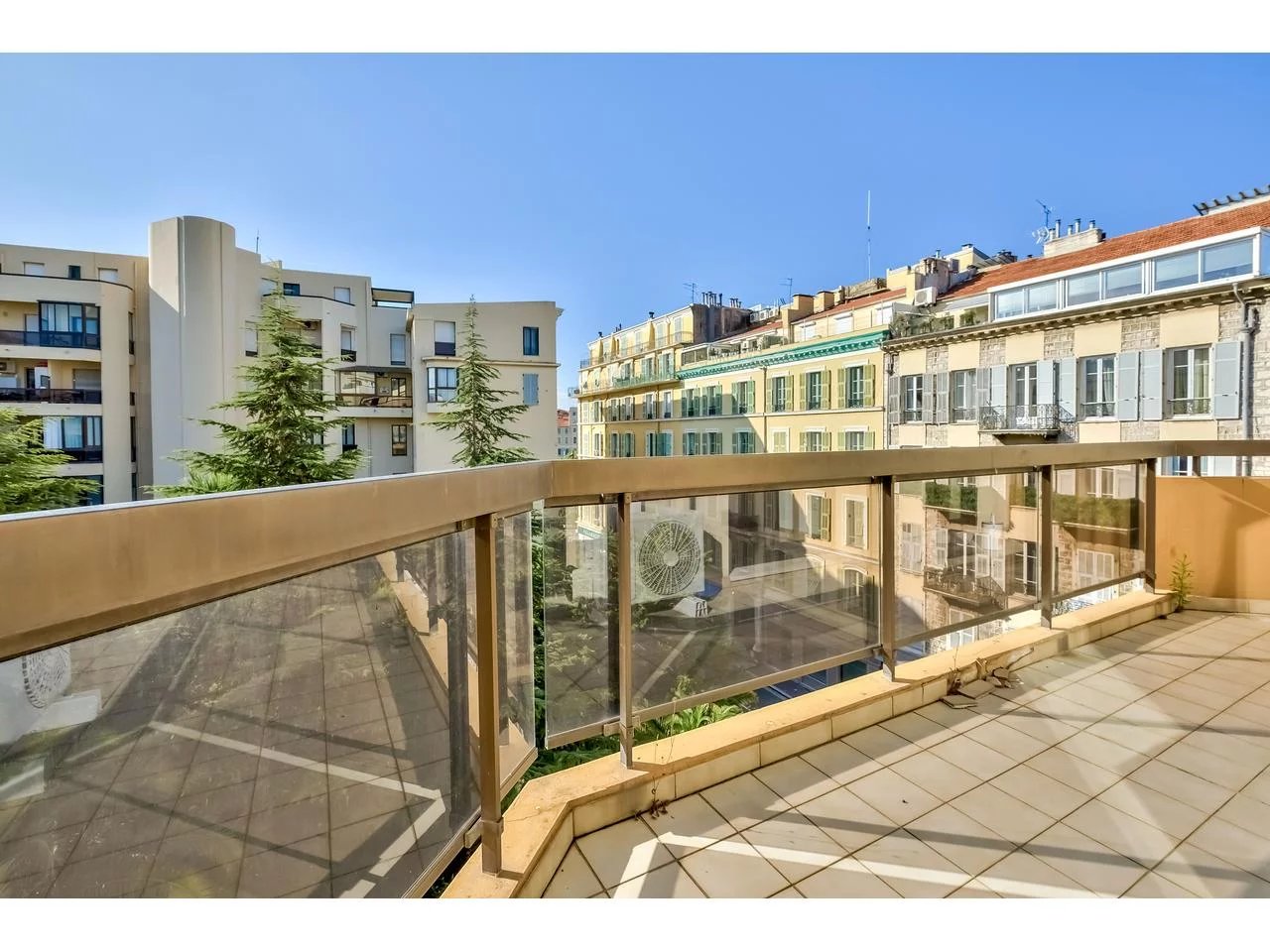 Appartement  4 Rooms 89.68m2  for sale   845 000 €