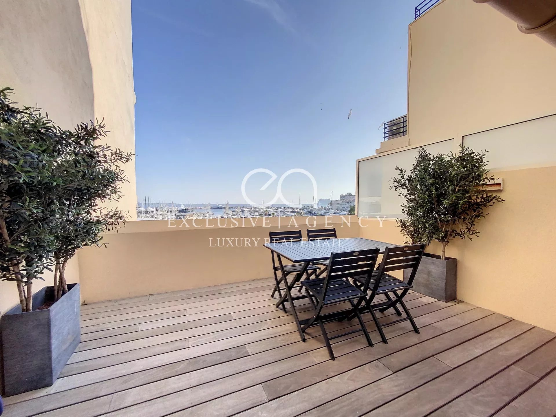 CANNES 109SQM 3 BEDROOMS WITH TERRACE AND SEA VIEW