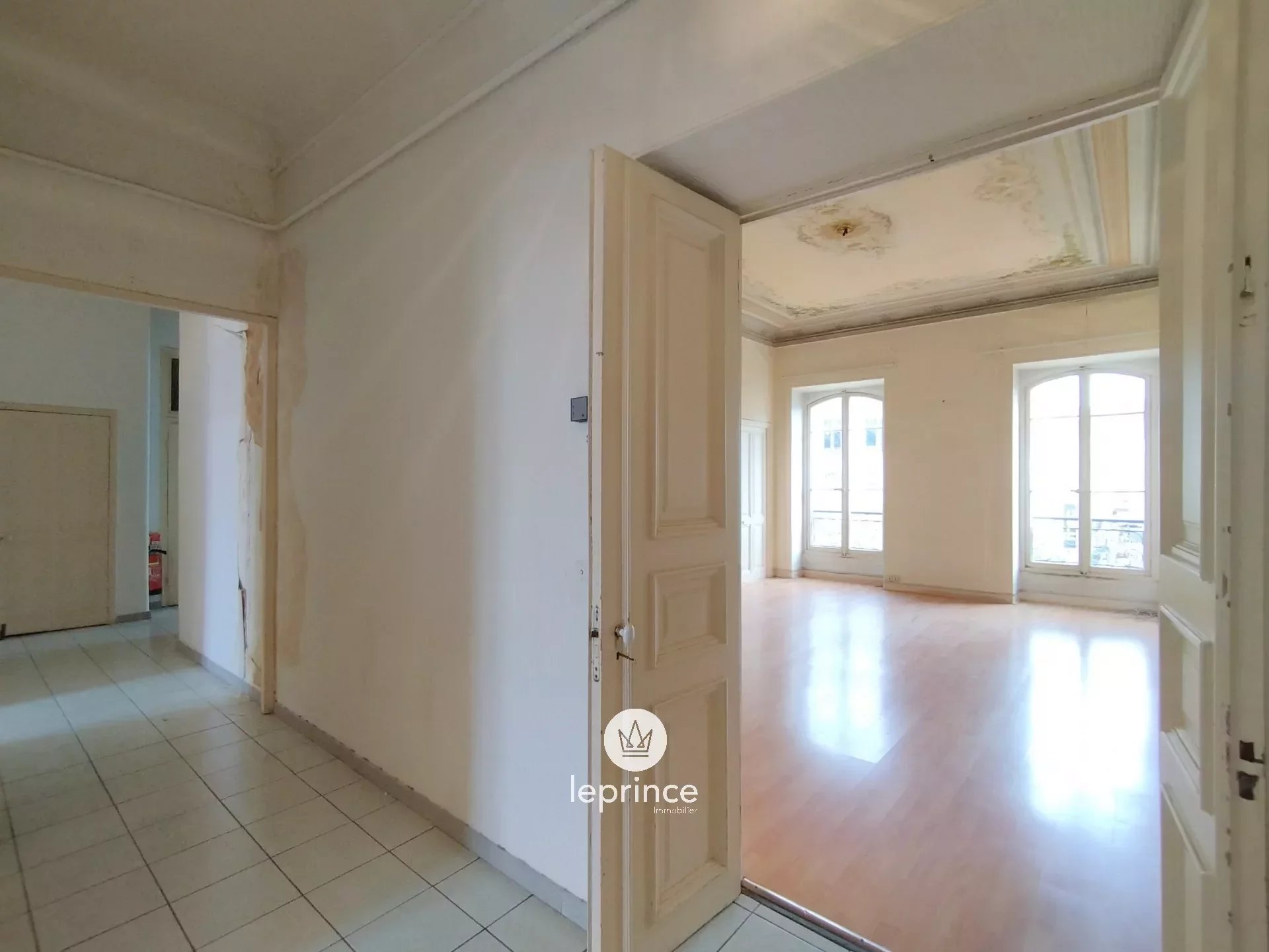 Nice Centre ville - 19th century building - 6 Rooms 160m2 - To renovate