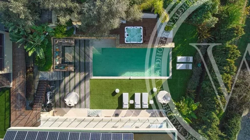 Splendid villa contemporaine sur les hauteurs de Cannes vue Mer