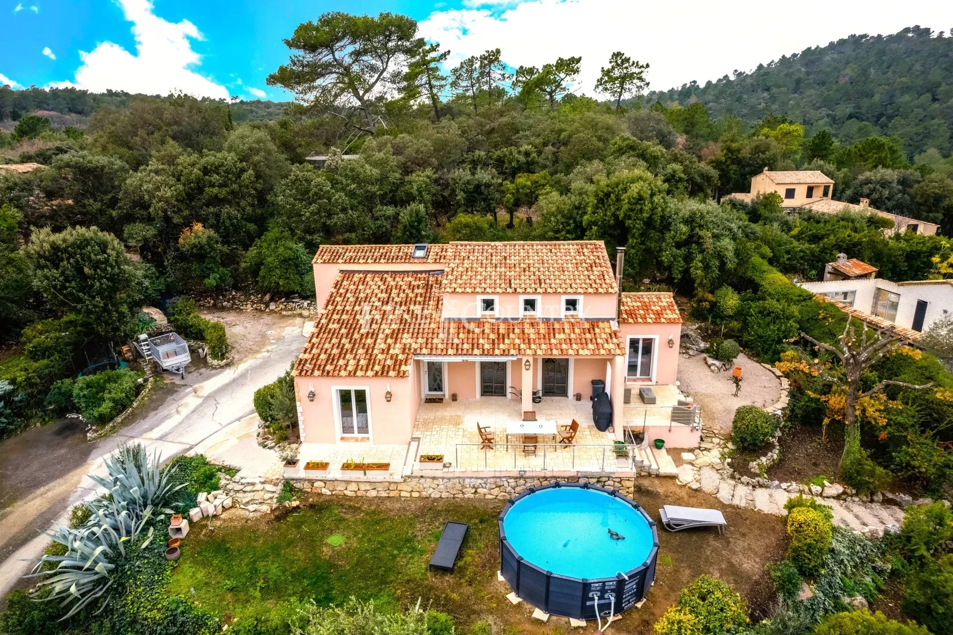Villa For Sale in Montauroux with parnoramic view
