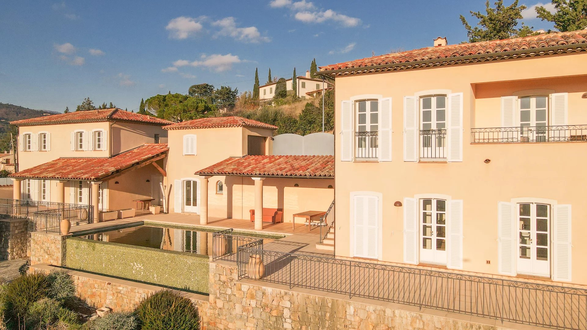 Provence grote veilige dorps villa met zwembad