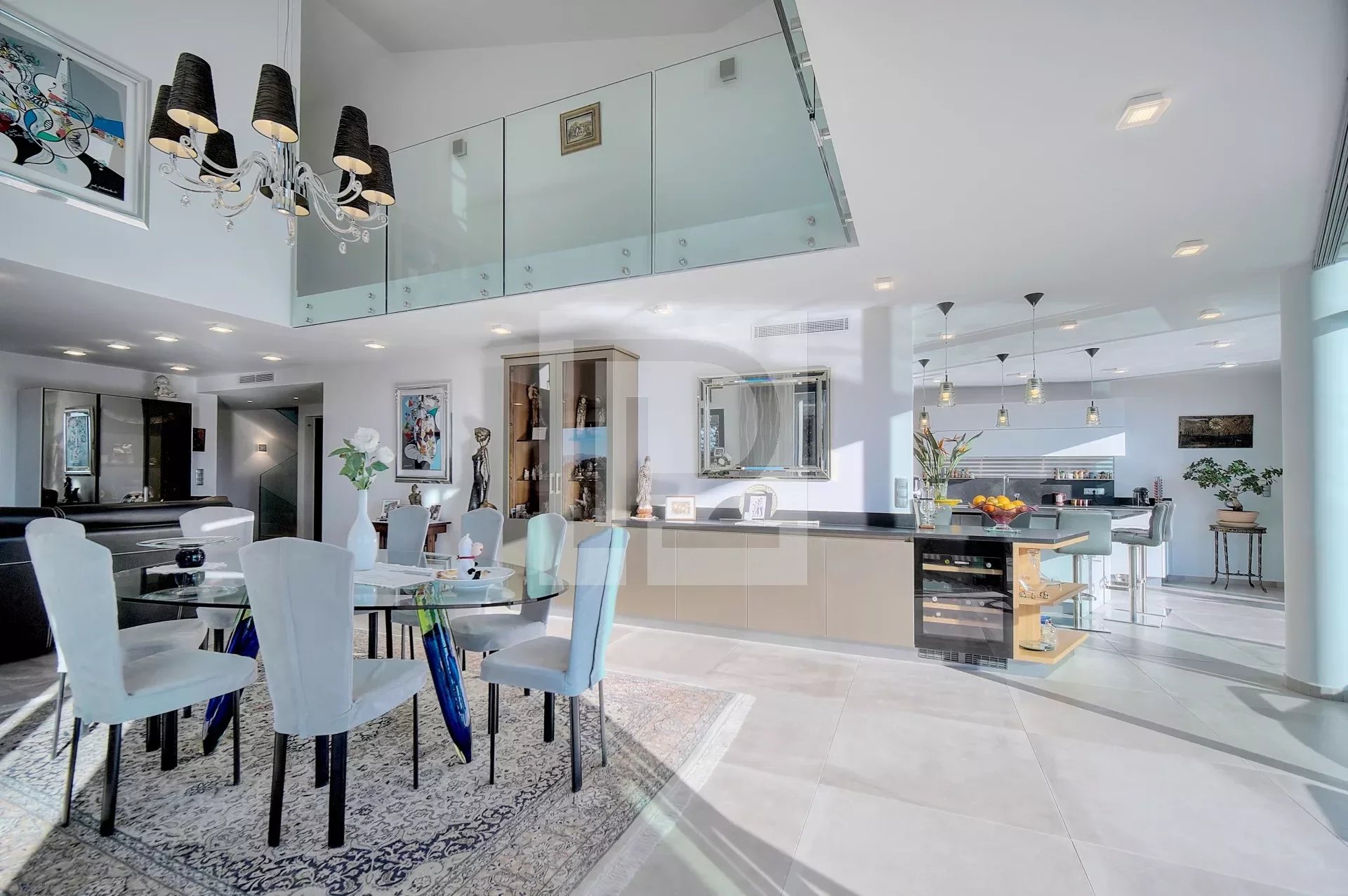 Contemporary villa at 10 minutes from life in Cannes