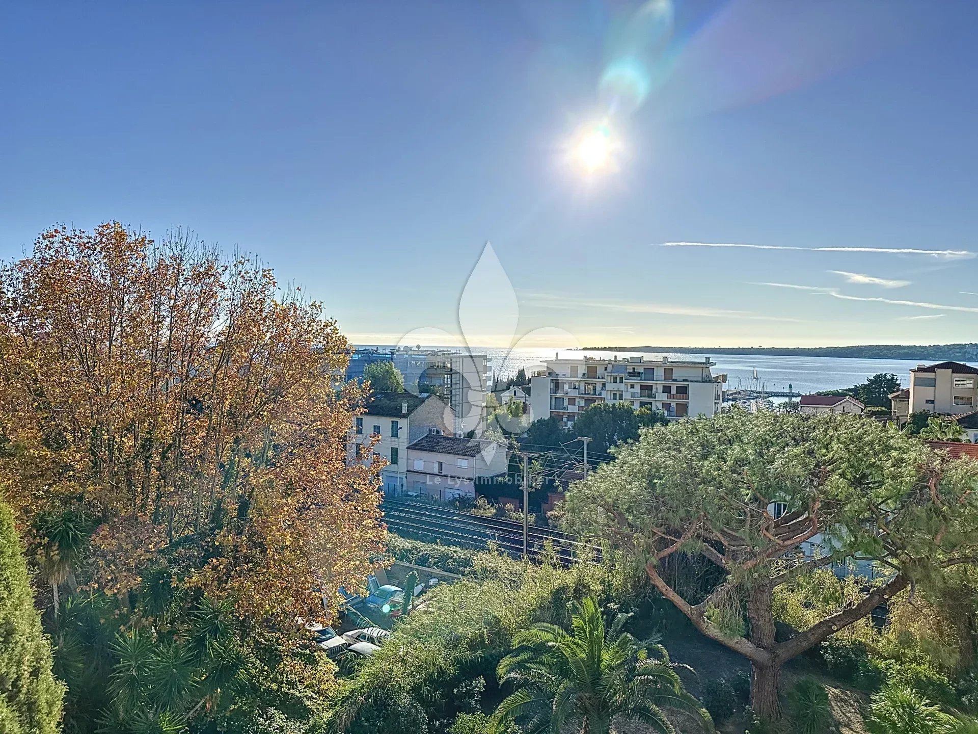 Cannes - Alexandre III: 2-room apartment with sea view