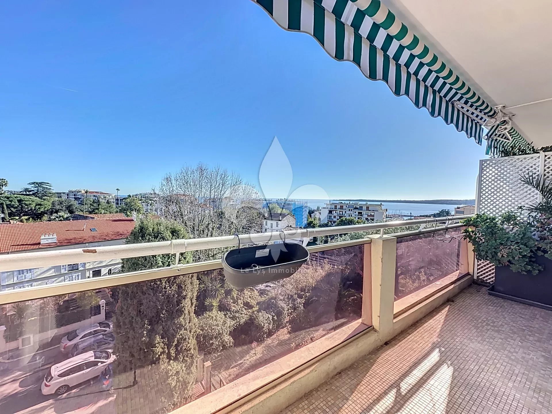 Cannes - Alexandre III: 2-room apartment with sea view