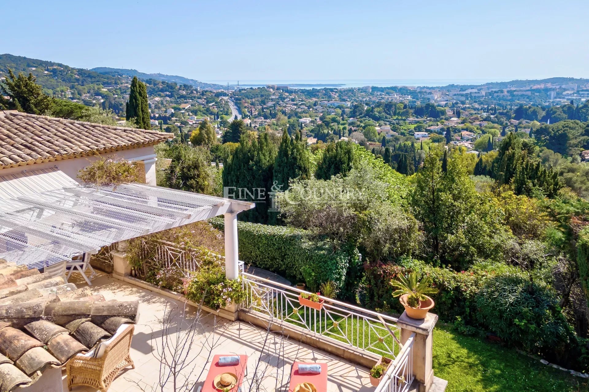 Photo of Villa for Sale in Mougins with Panoramique Sea View