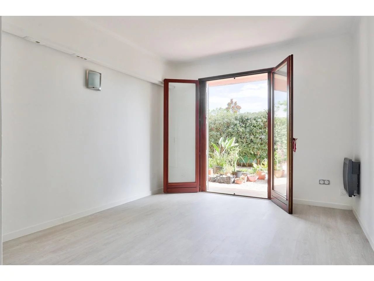 Nice Fabron - Large renovated 90m2 4-room apartment with garden