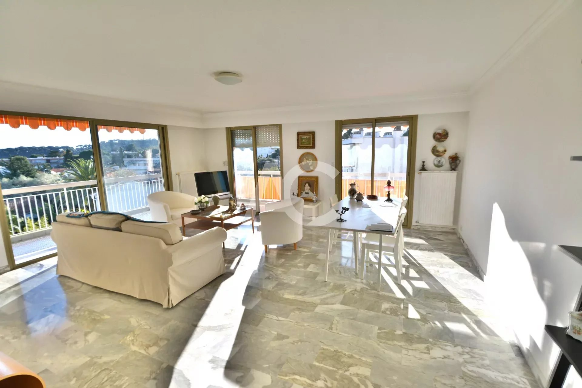ANTIBES - 2 BEDROOMS APARTMENT WITH MONTAINS AND SEAVIEW