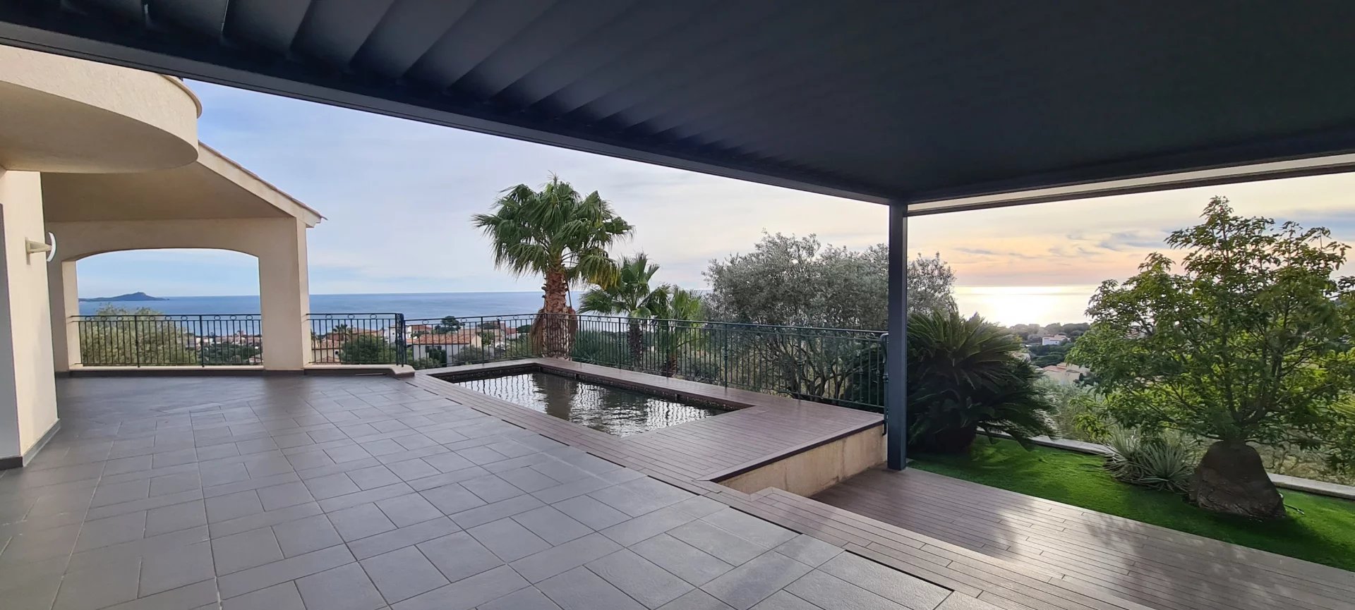 SEA VIEW MODERN VILLA WITH POOL LIMIT SAINT AYGULF AND LES ISSAMBRES