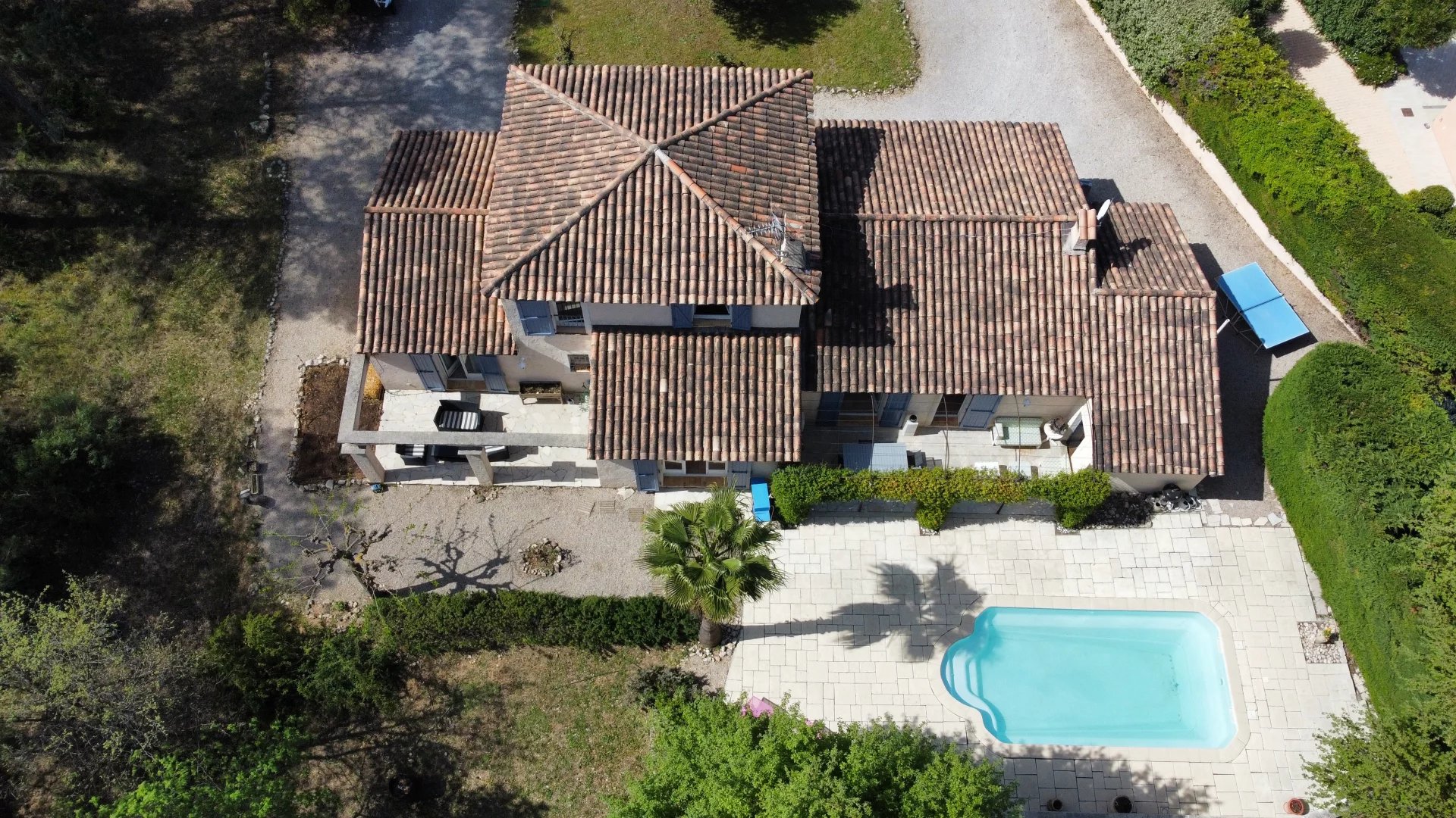 Well build house with 4 bedrooms and a pool - Fayence