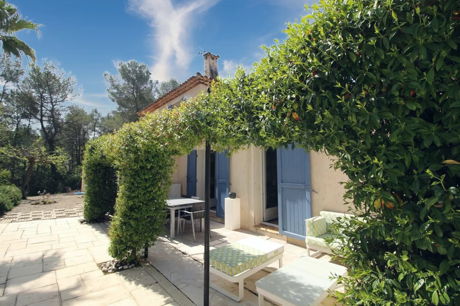 Well build house with 4 bedrooms and a pool - Fayence