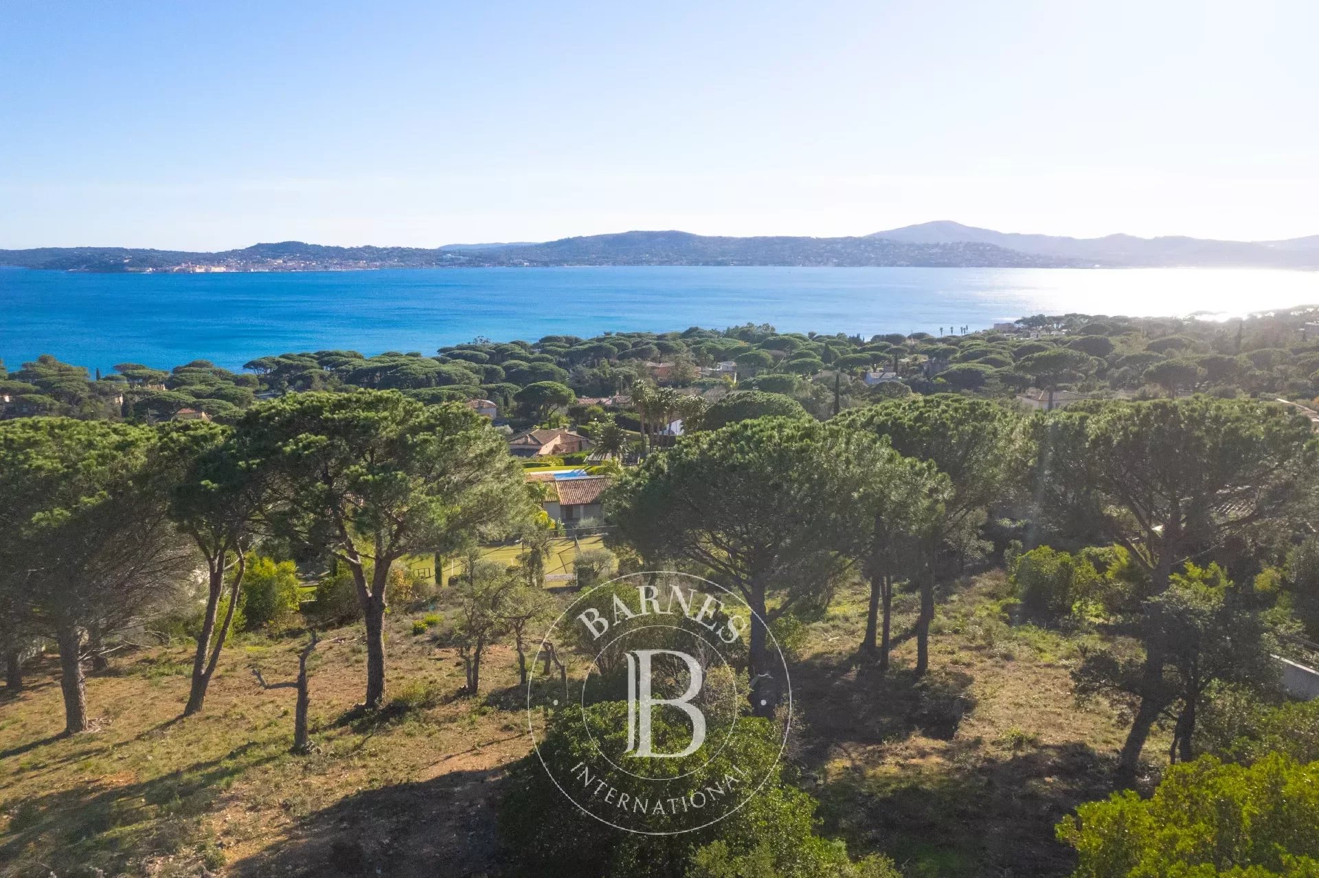 GRIMAUD - VILLA NEUVE CONTEMPORAINE - VUE MER PANORAMIQUE