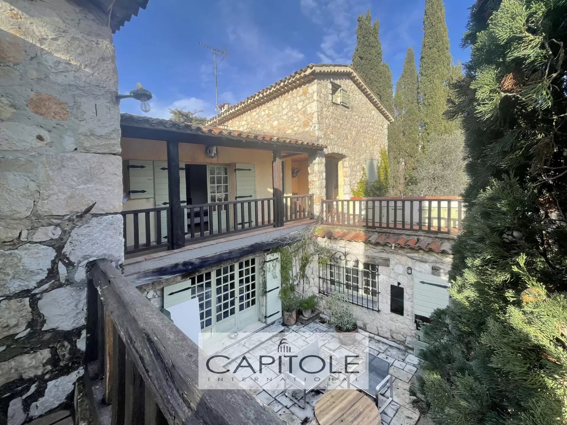 CAP D'ANTIBES  Stone built  property of 346 m², 11 rooms, in absolute calm."