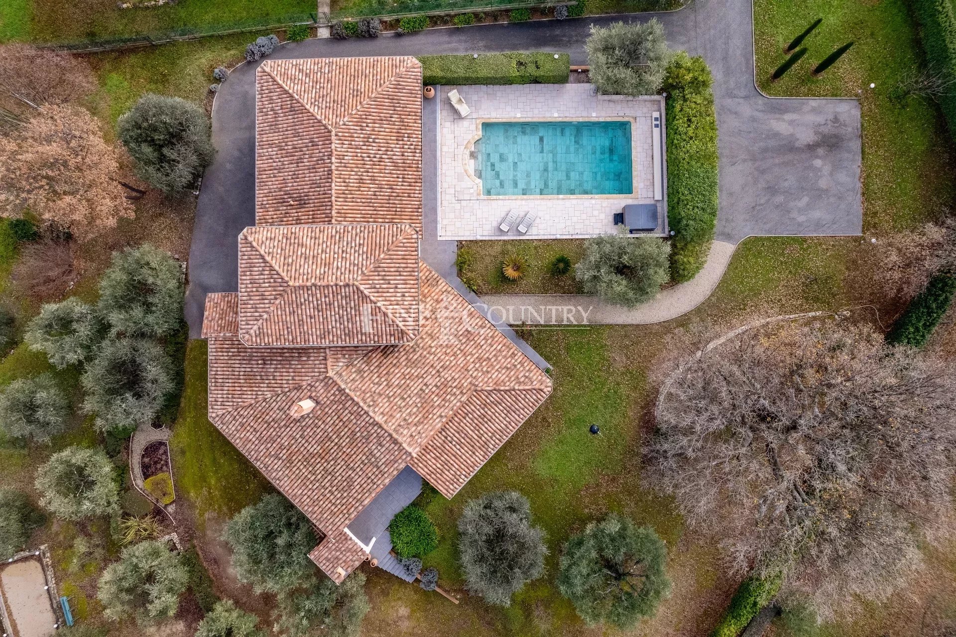 Villa For Sale in Montauroux