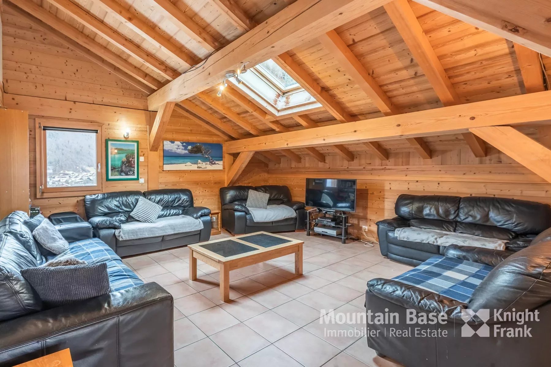 Photo of Large 8 bedroom chalet in Morzine