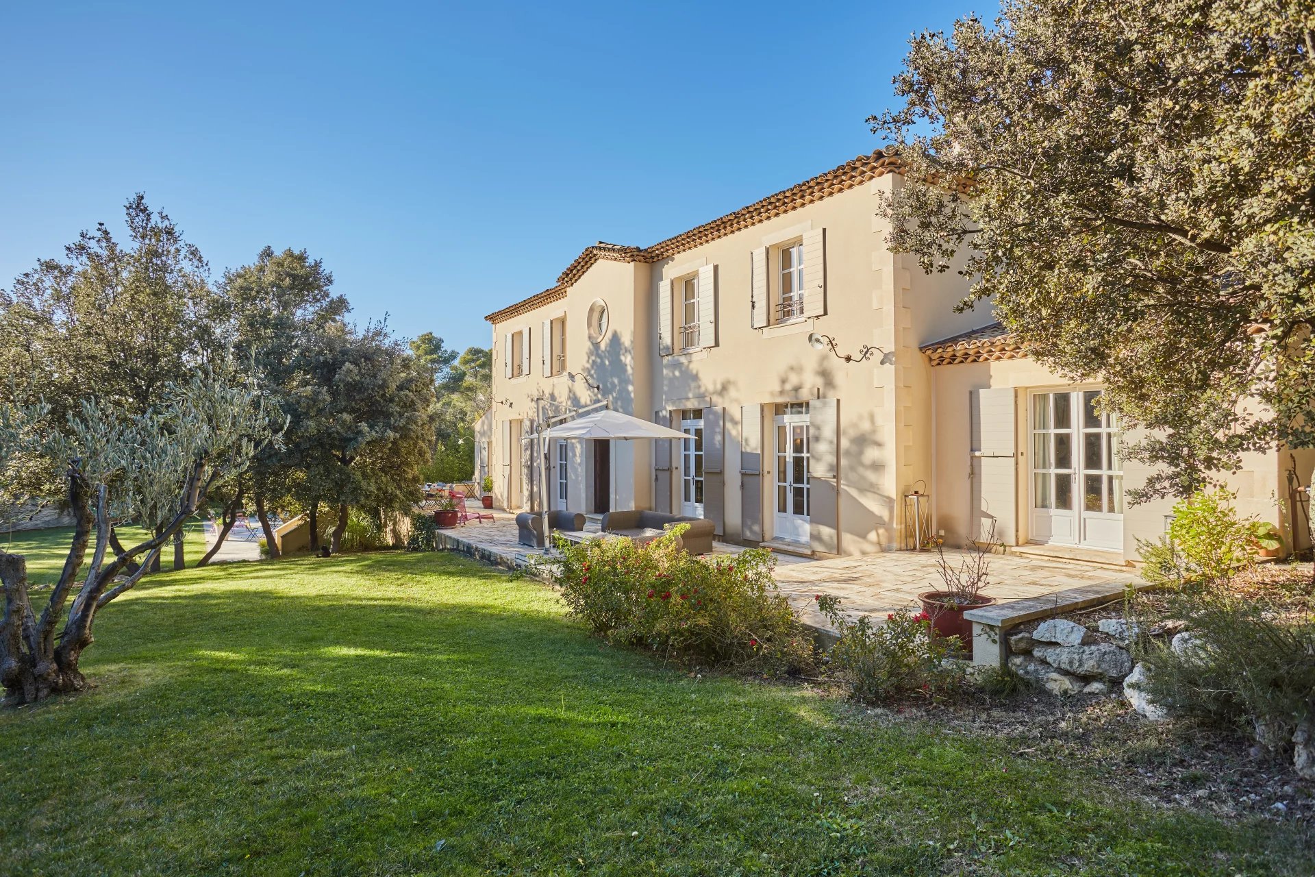 Contemporary bastide in the heart of Saint-Marc Jaumegarde
