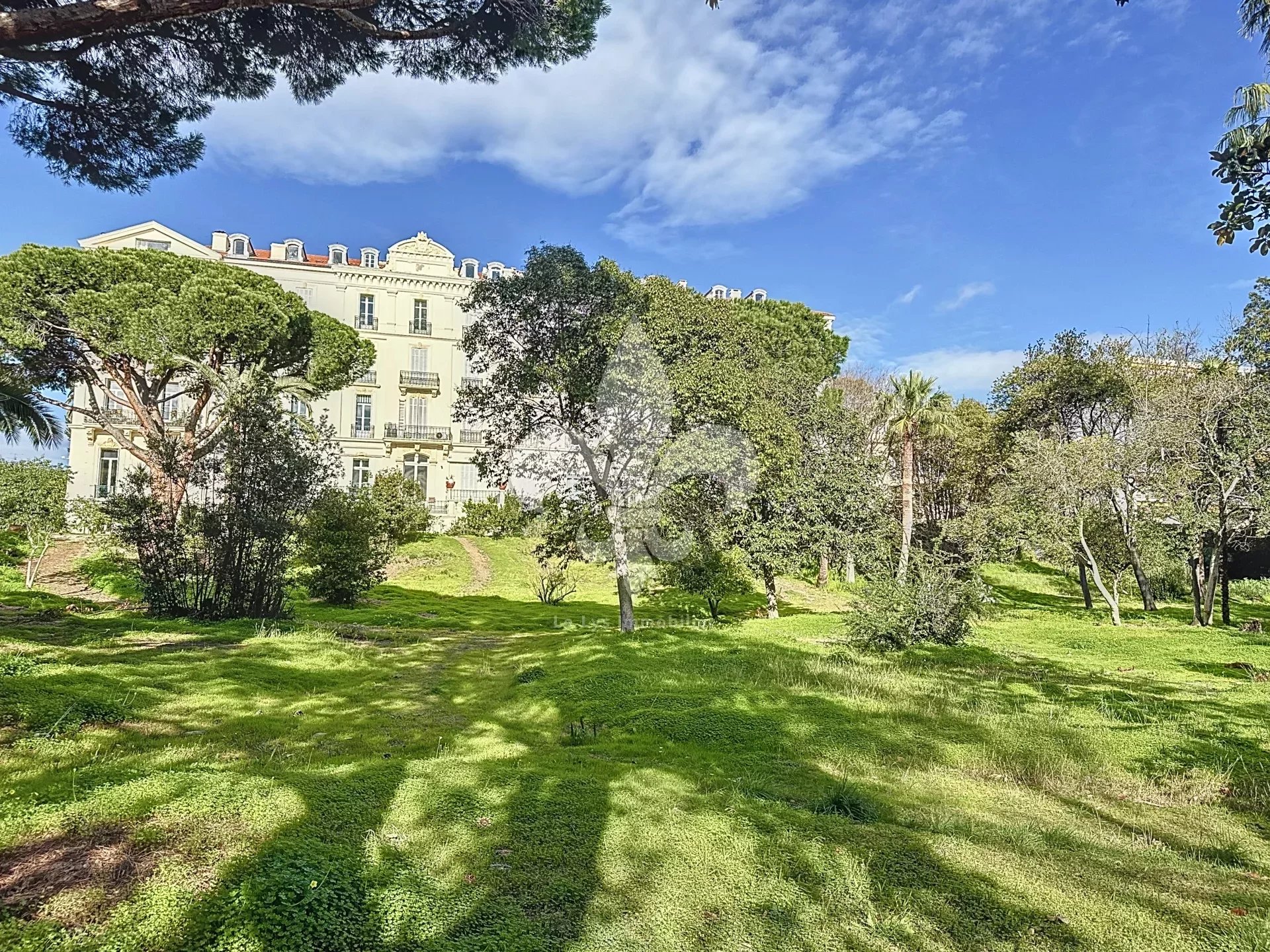 Cannes - Alexandre III : Bel appartement 3 pièces en rez-de-jardin