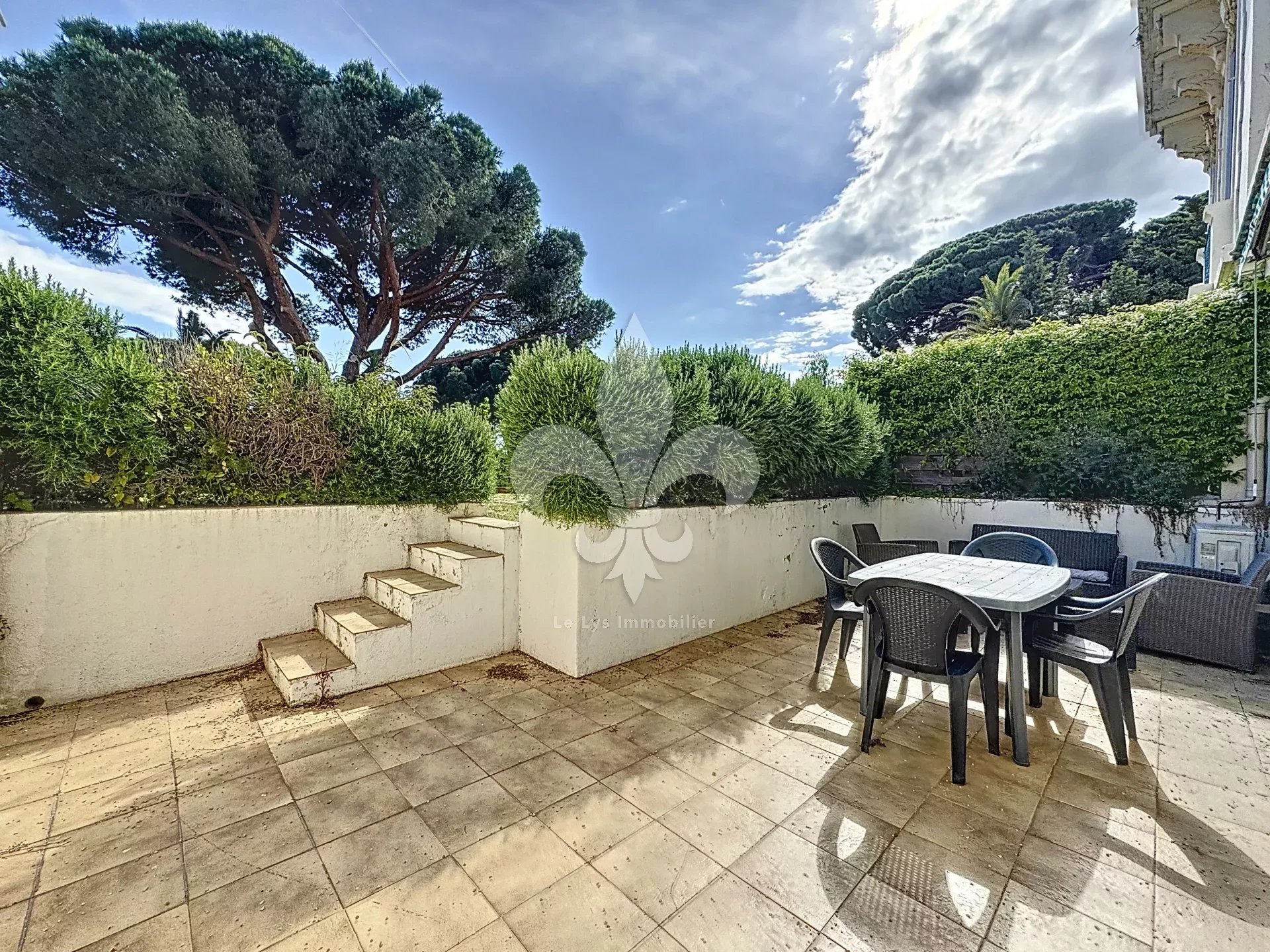 Cannes-Alexandre III: Beautiful 3-room apartment on the ground floor