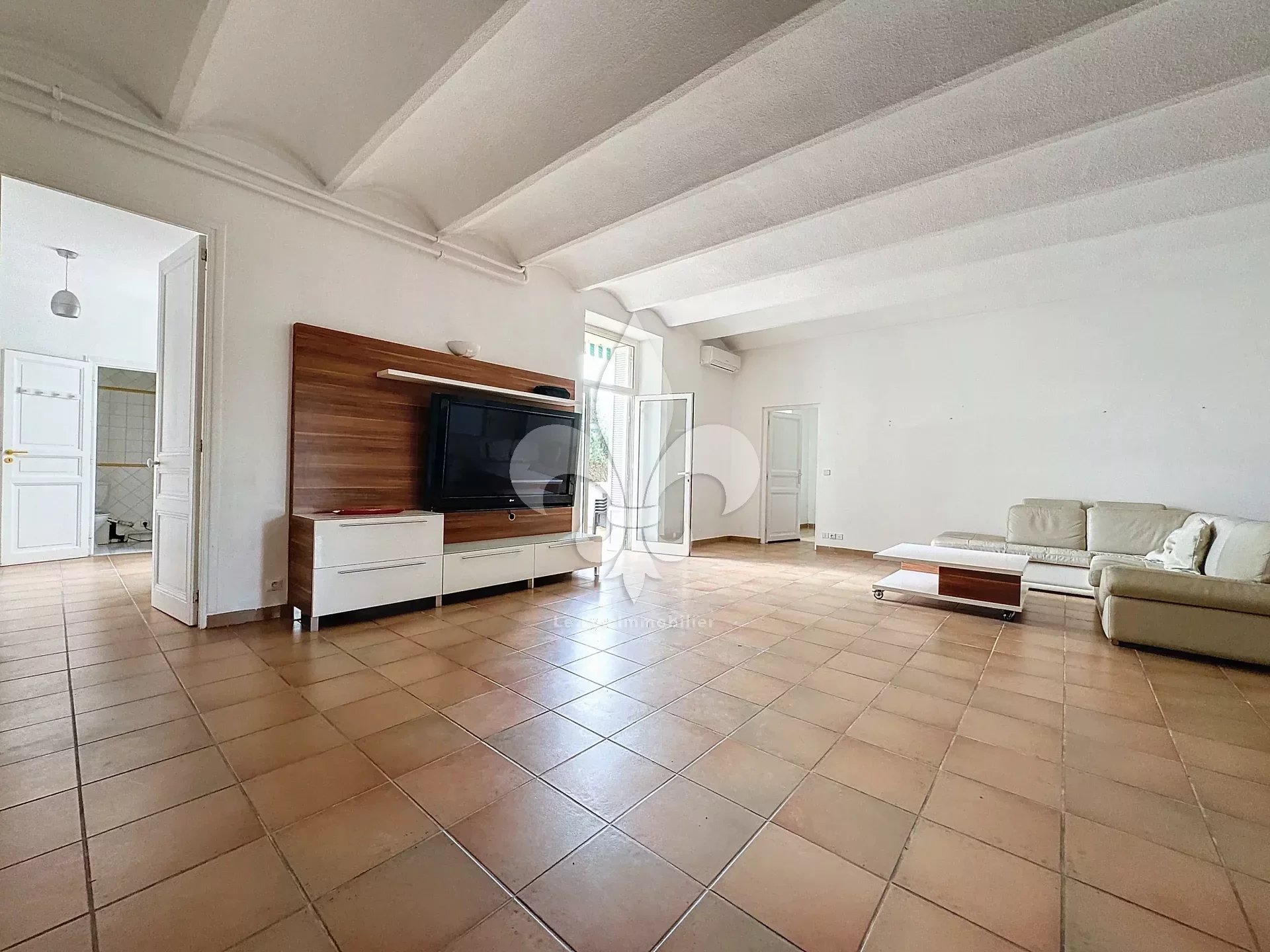 Cannes-Alexandre III: Beautiful 3-room apartment on the ground floor