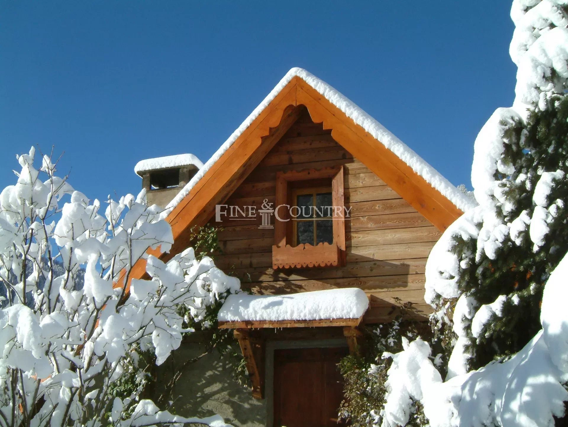 Large farmhouse for sale in the mountains of Allos for vacation rental or bed and breakfast