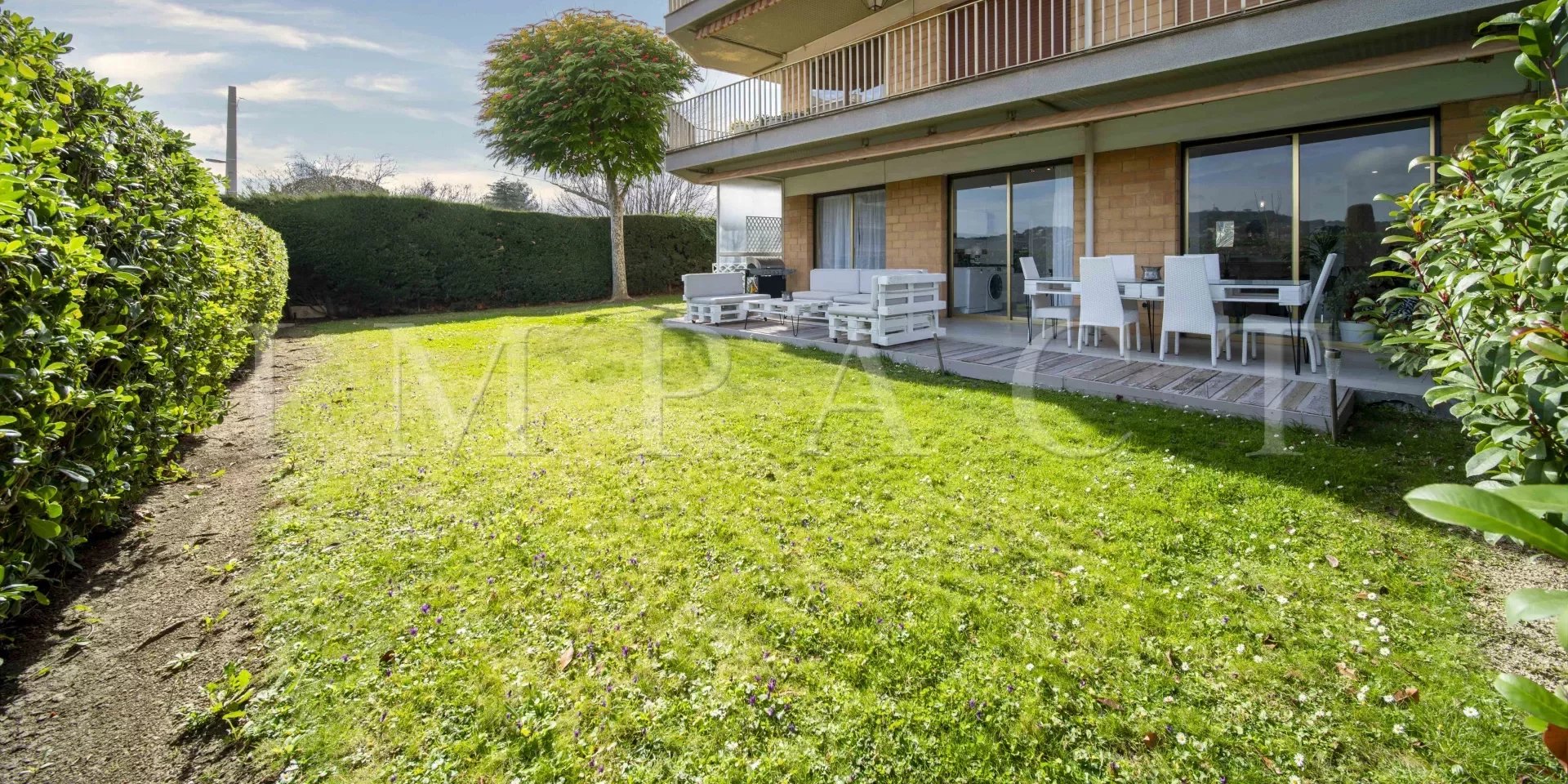 LE CANNET FOR SALE Apartment with garden