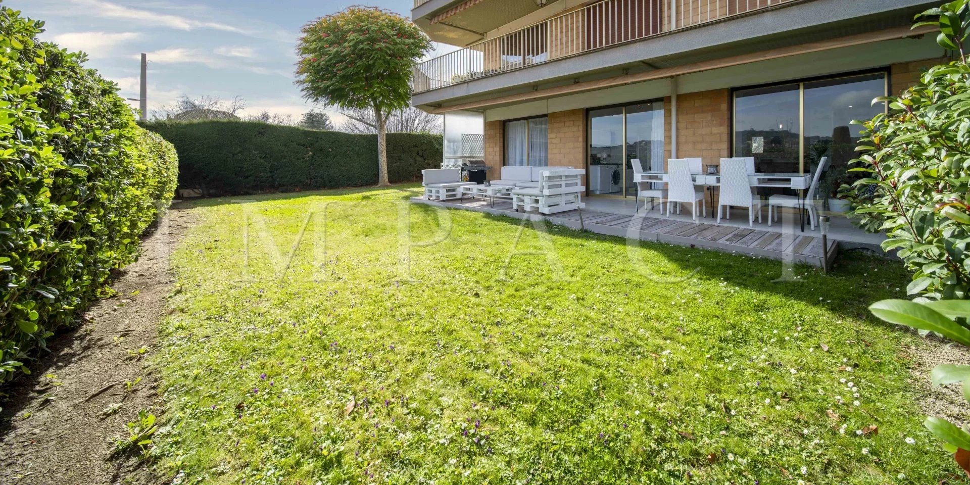 Garden level apartment for sale Le Cannet