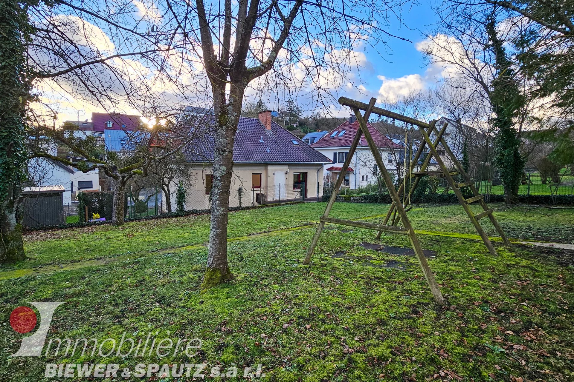 UNDER SALES AGREEMENT - House with 6 bedrooms in Grevenmacher