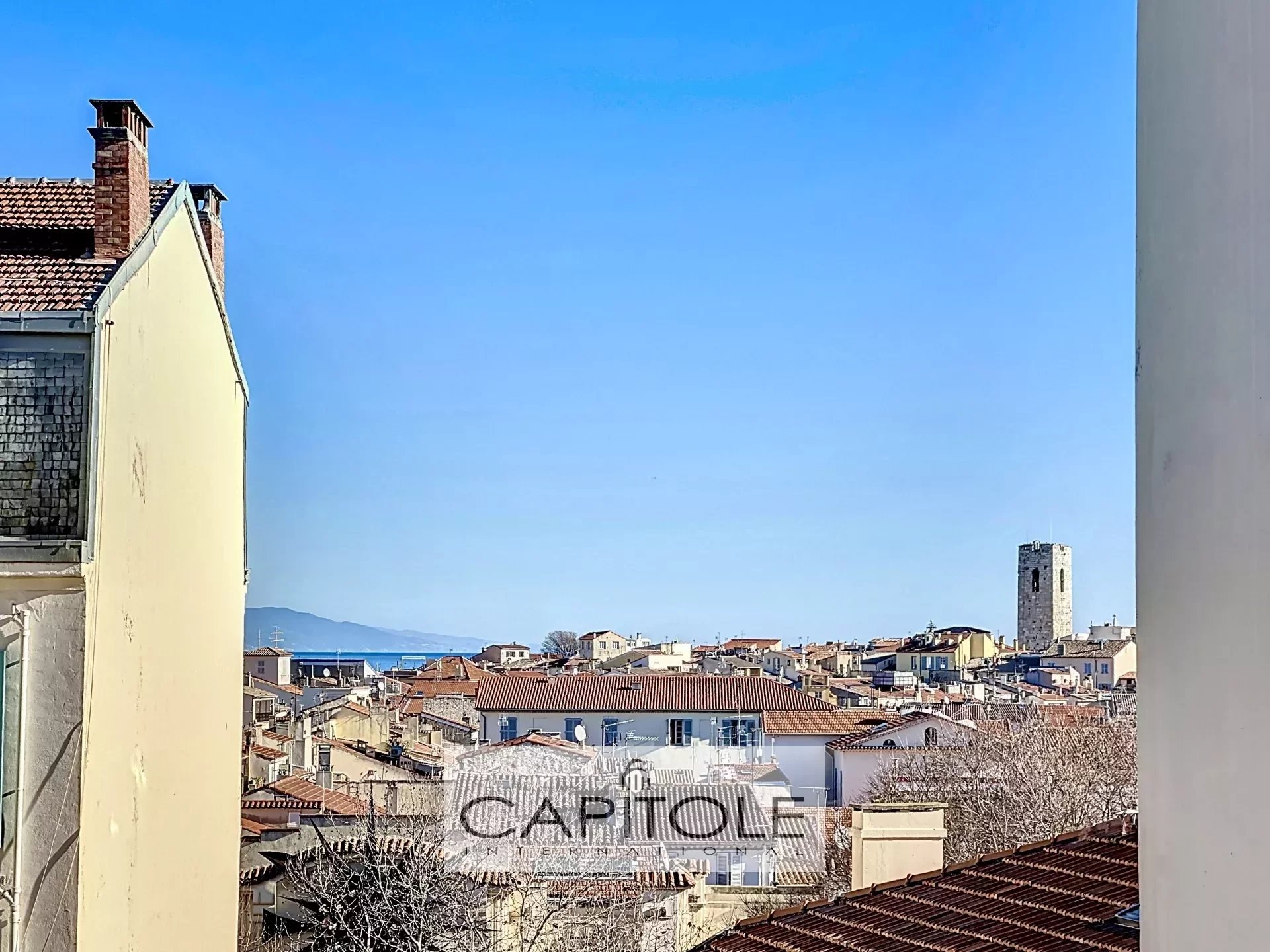 Antibes - Steps away from Place de Gaulle, apartment of 104 sqm, high floor